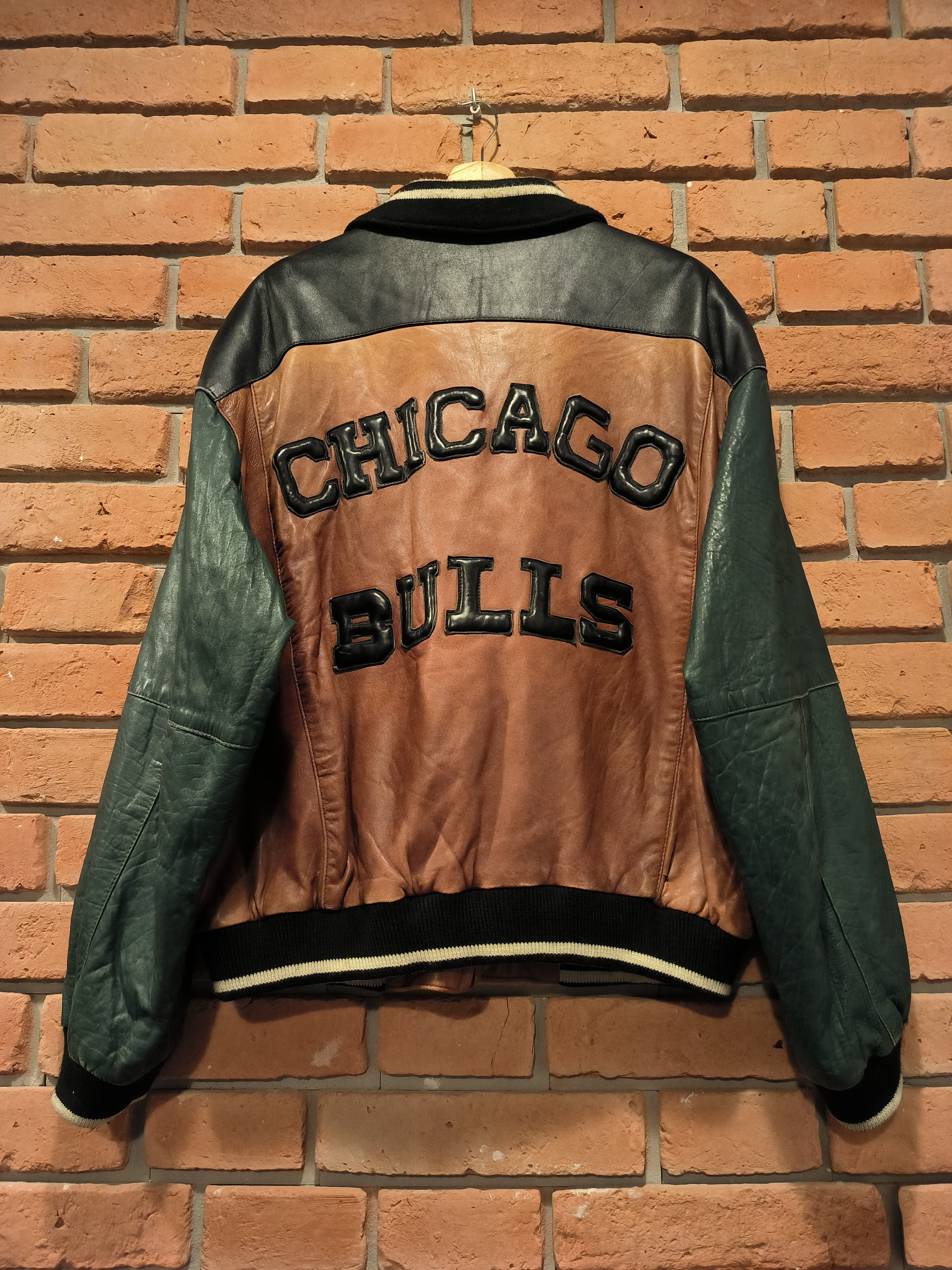NBA × Vintage Vintage Chicago Bulls Leather Jacket Big Logo Brown Green Size US L / EU 52-54 / 3 - 2 Thumbnail