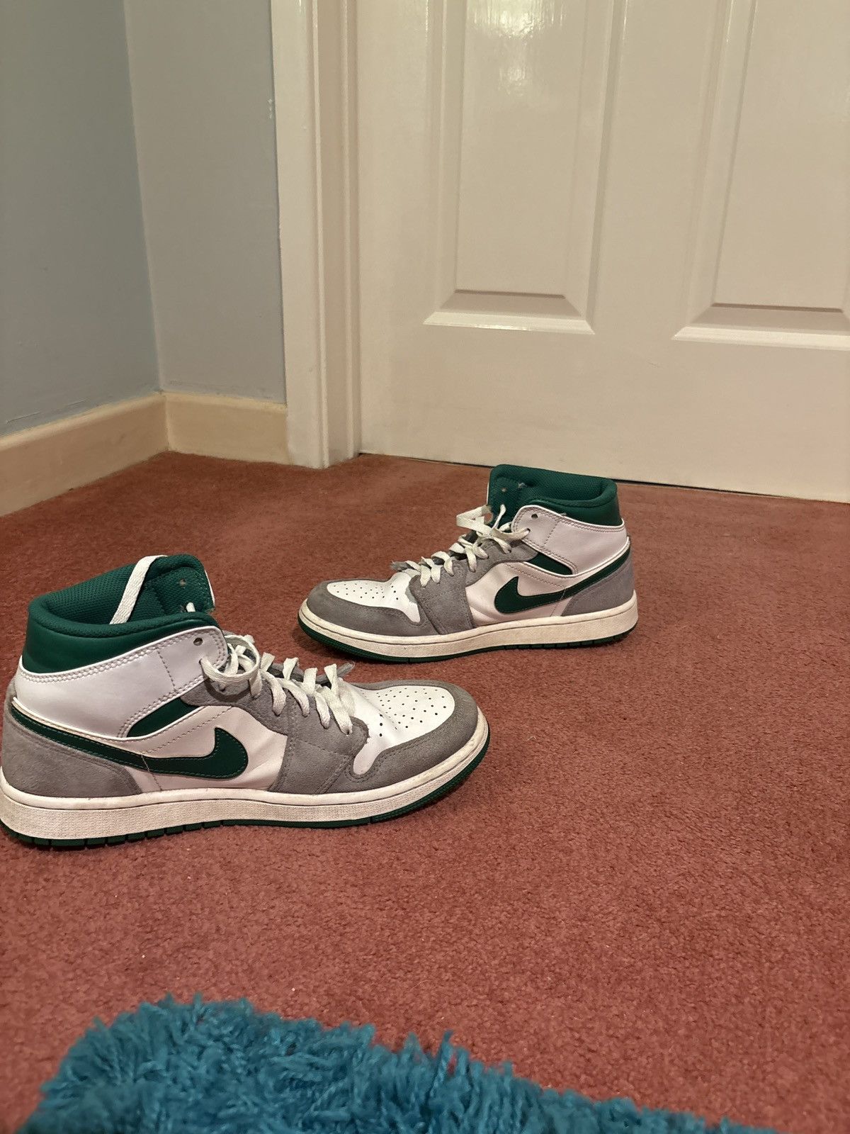 Jordan Brand White/green jordan 1 mids Size US 7 / EU 40 - 2 Thumbnail