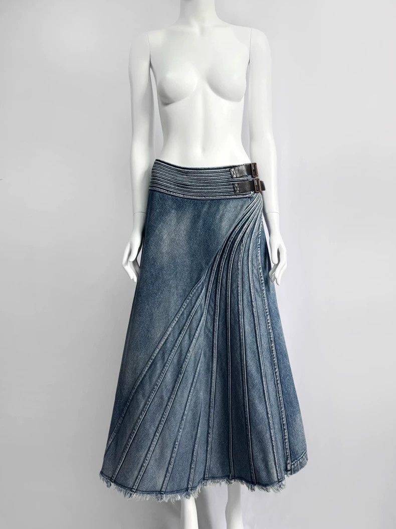 Junya Watanabe Junya watanabe size m denim Half Skirt Size 25" / US 0 / IT 36 - 1 Thumbnail