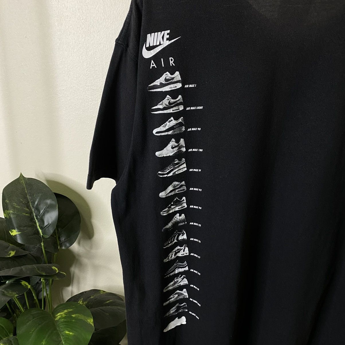 Nike Vintage 2000s Nike Air Max The Legend Continues T Shirt Size US L / EU 52-54 / 3 - 2 Thumbnail