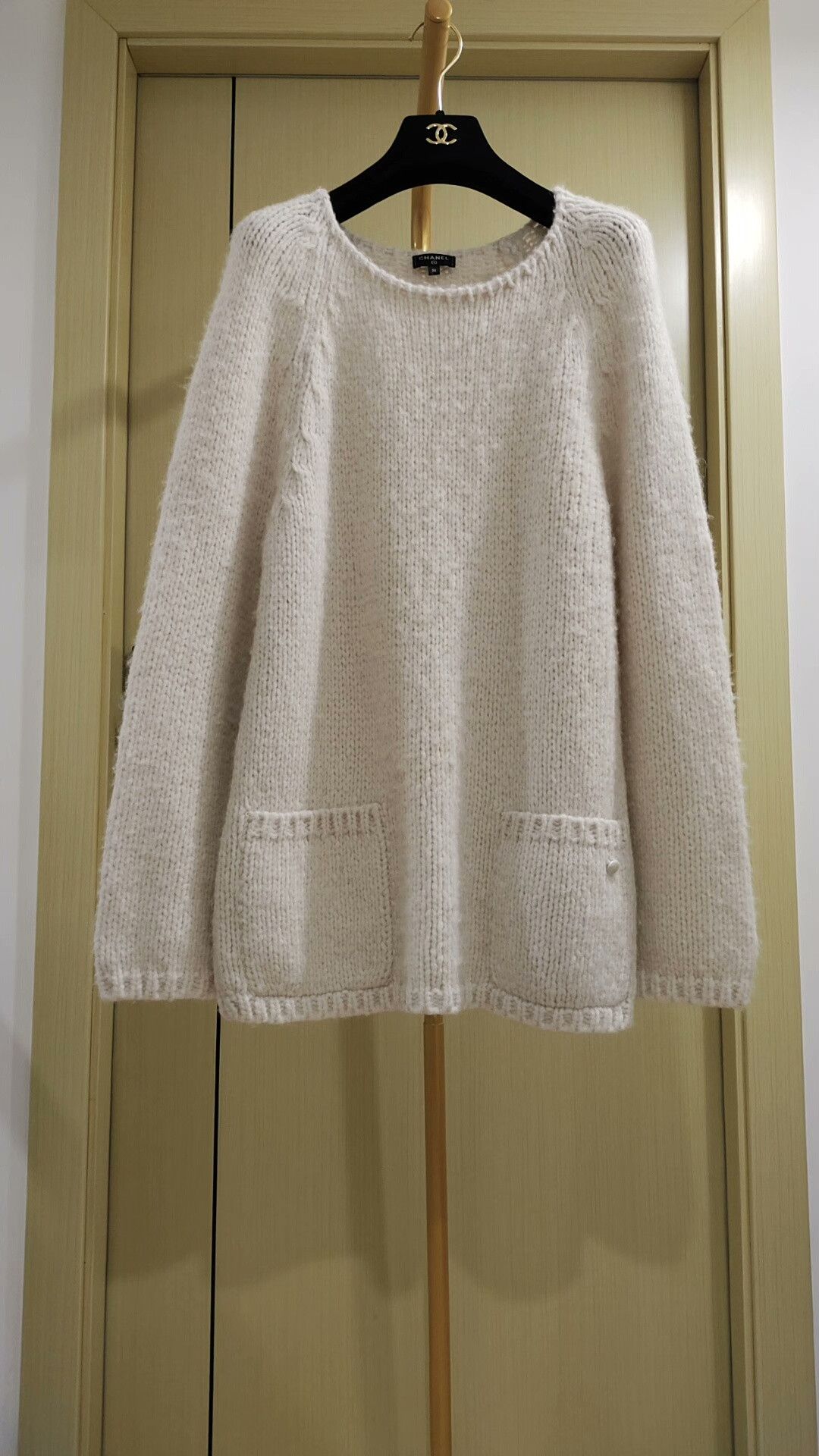 Chanel Chanel White Mid-Length Sweater Size M / US 6-8 / IT 42-44 - 1 Thumbnail