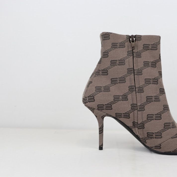 Balenciaga o1rshd1 BB Monogram Jacquard Knife Bootie in Dark Brown Size US 8 / IT 38 - 4 Thumbnail