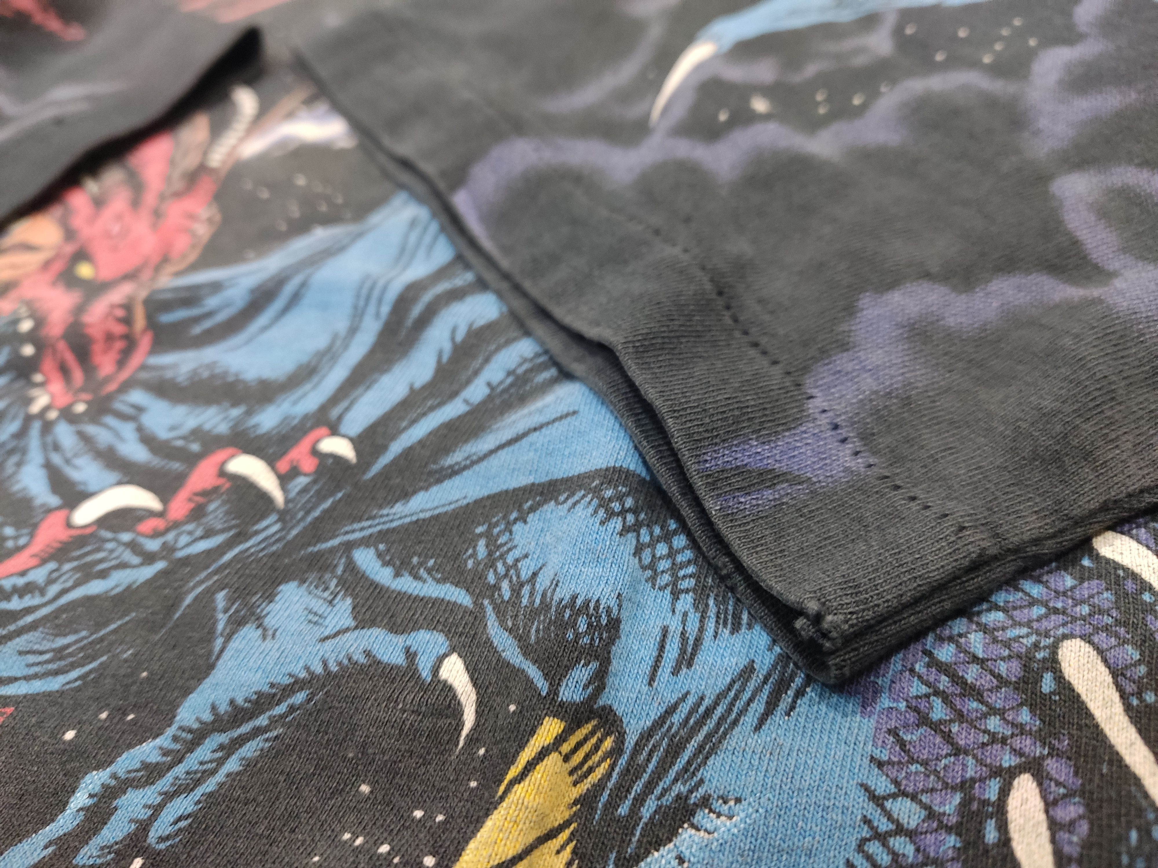 Liquid Blue 90s 1994 Fighting Duel Dragon Overprinted Single Stitch Tee Size US XL / EU 56 / 4 - 13 Thumbnail