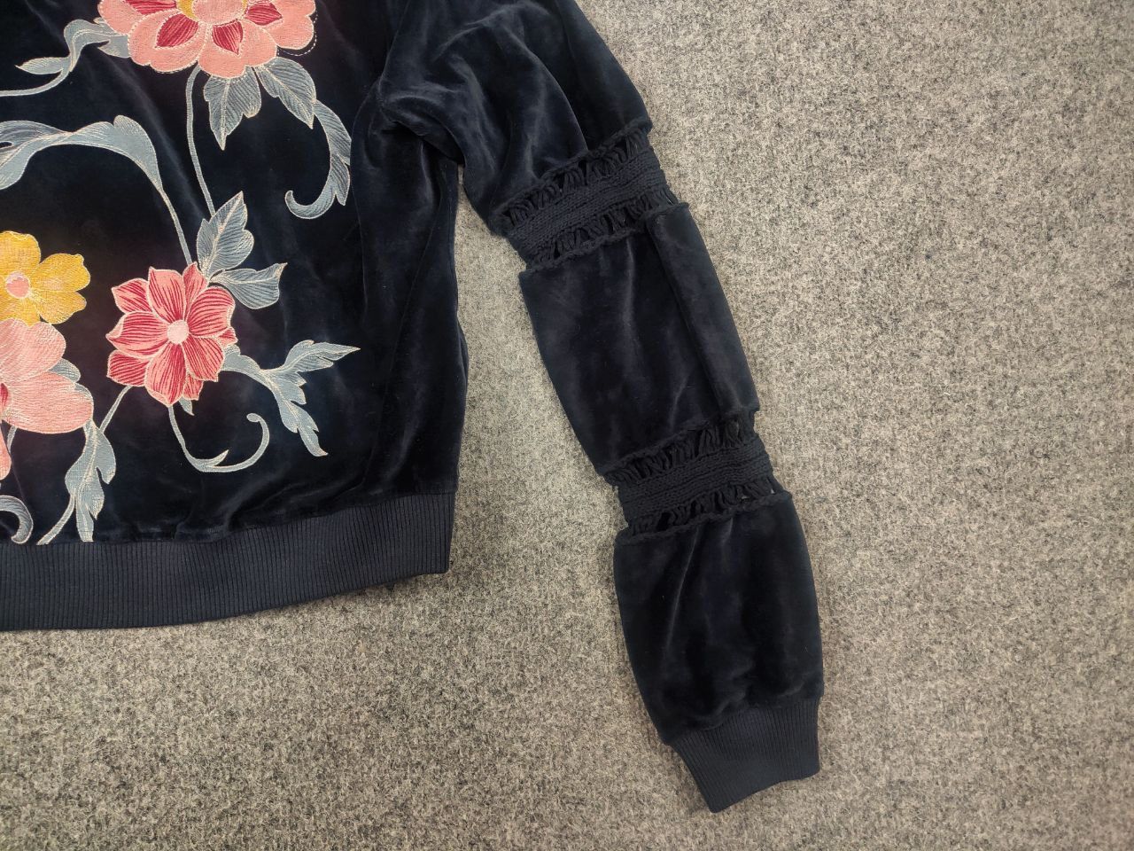 Chloe See by Chloe Floral Velour Crochet Sleeve Pullove Sweatshirt Size L / US 10 / IT 46 - 8 Thumbnail