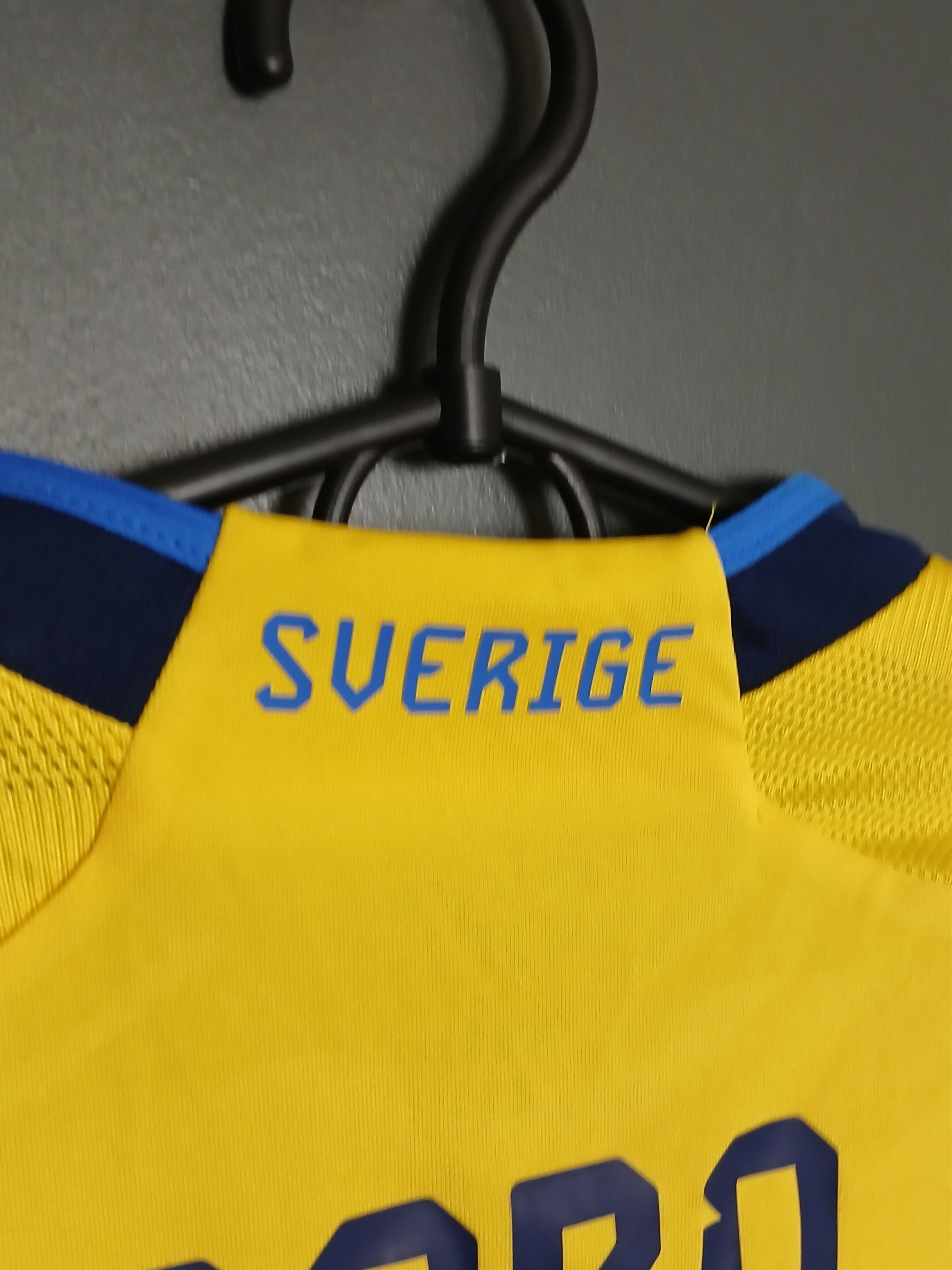 Adidas KIDS Sweden National Team 24/25 Home Football Jersey T-Shirt Size US S / EU 44-46 / 1 - 5 Thumbnail