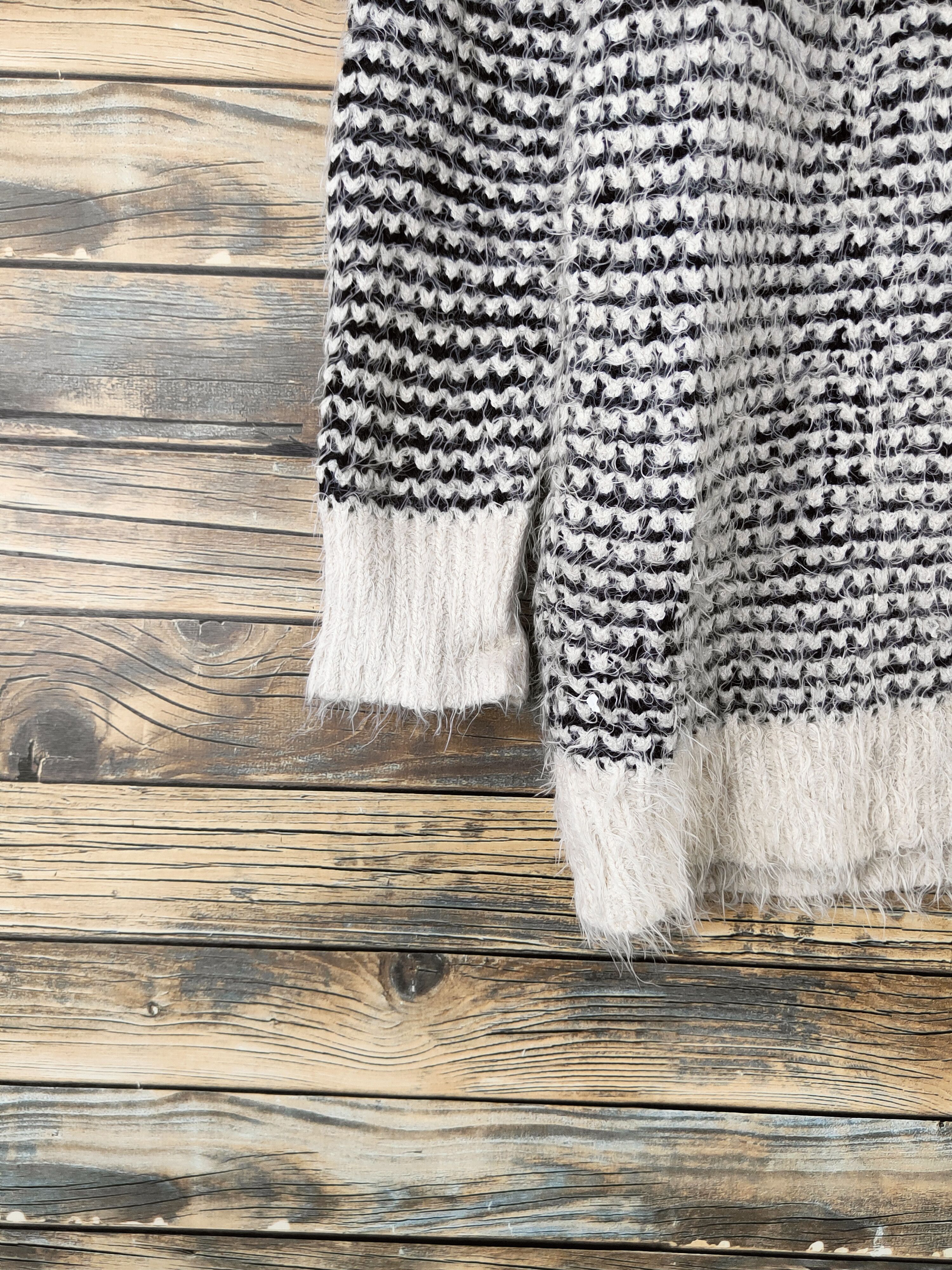 Japanese Brand DL K Ivory Black Fur shaggy Mohair Knitwear #46-1011 Size M / US 6-8 / IT 42-44 - 4 Thumbnail