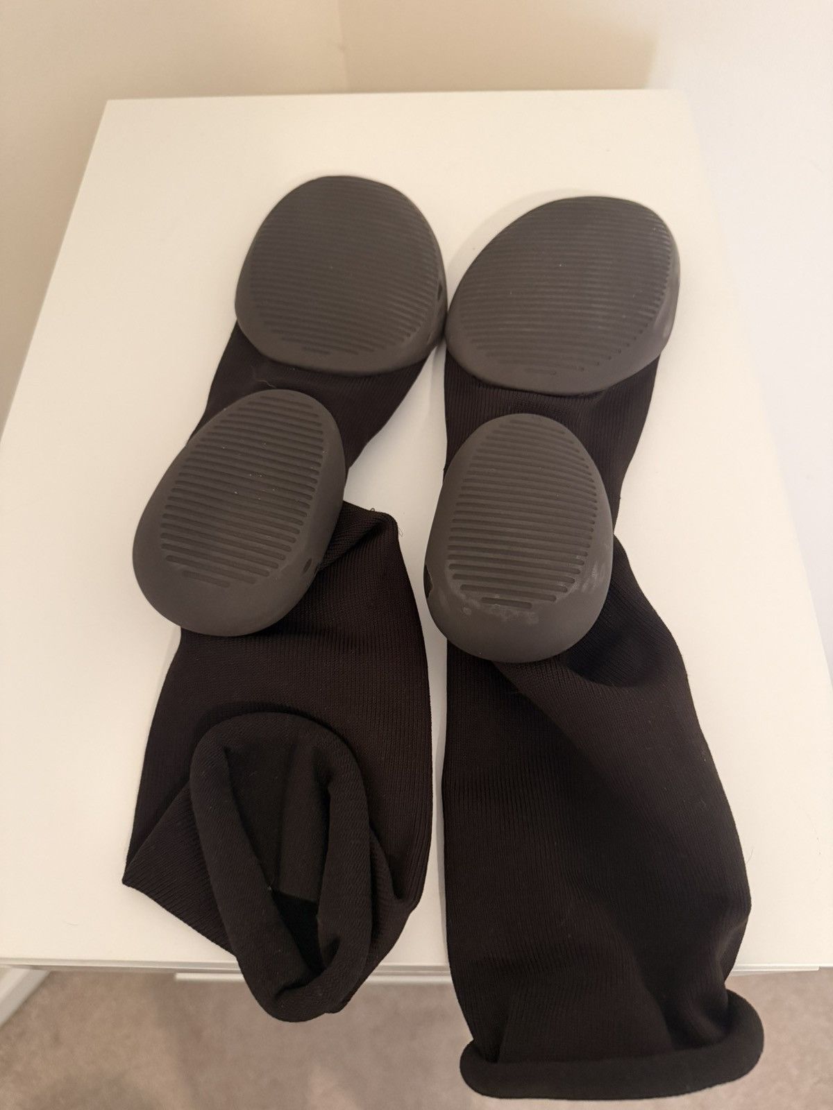 Yeezy Yeezy Pods size 2 Size US 10 / EU 43 - 2 Thumbnail
