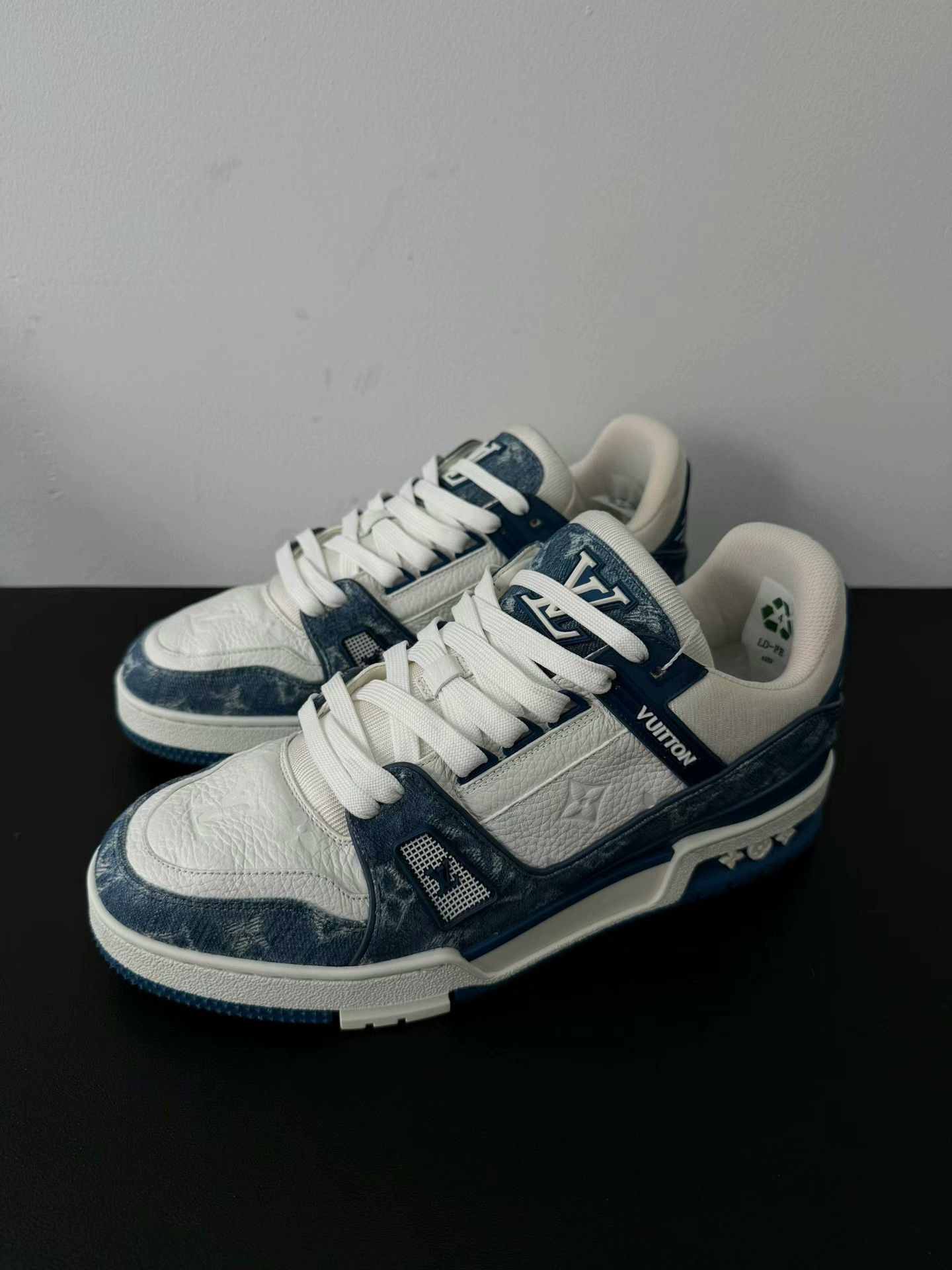 Louis Vuitton lv trainer blue and white sneaker Size US 7 / EU 40 - 1 Thumbnail