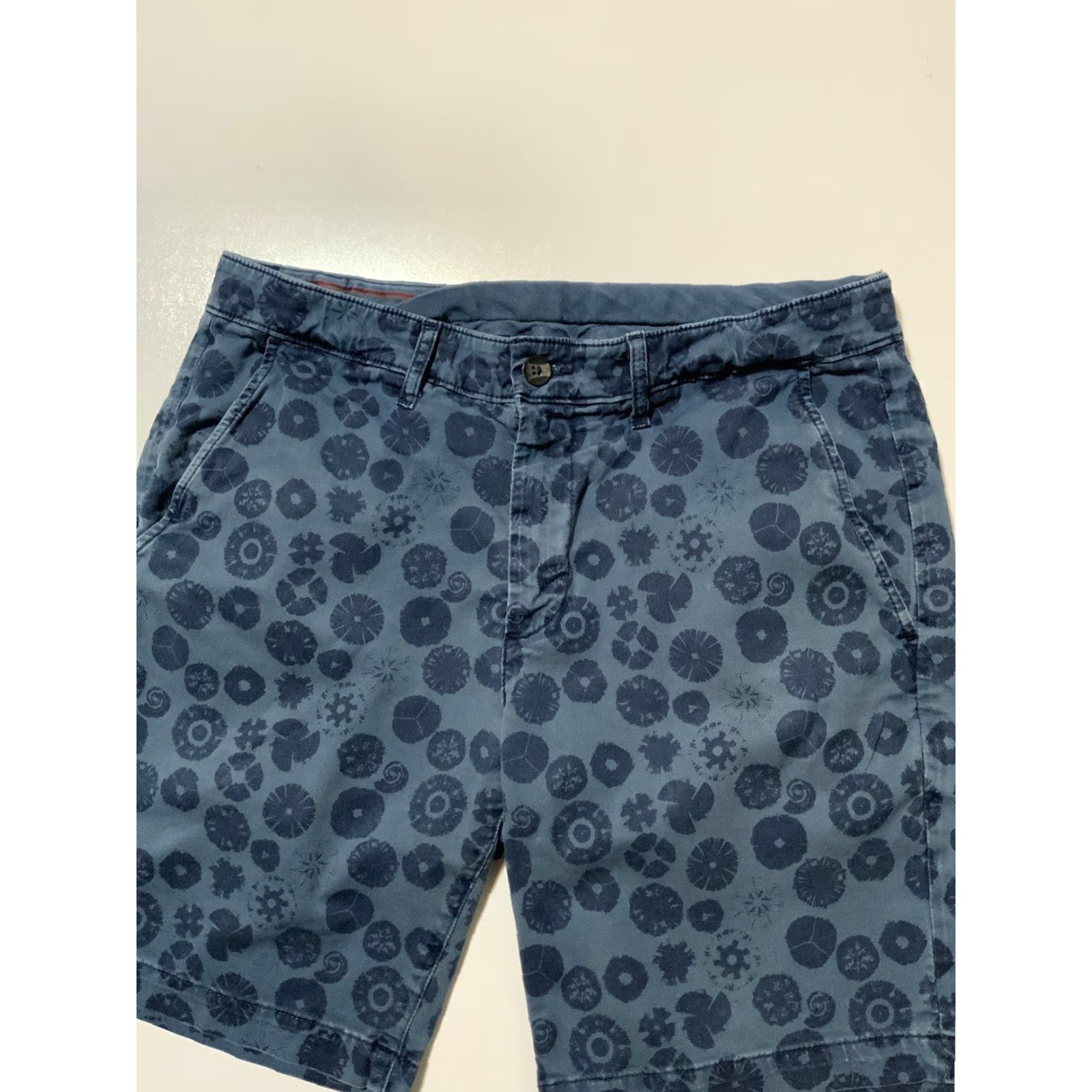 Vintage AG Adriano Goldschmied Peace Sign AOP Pattern Print Blue Chino Shorts Sz. 33 Mens Regular Blue Peace Sign AOP 90s? Size US 33 - 5 Thumbnail