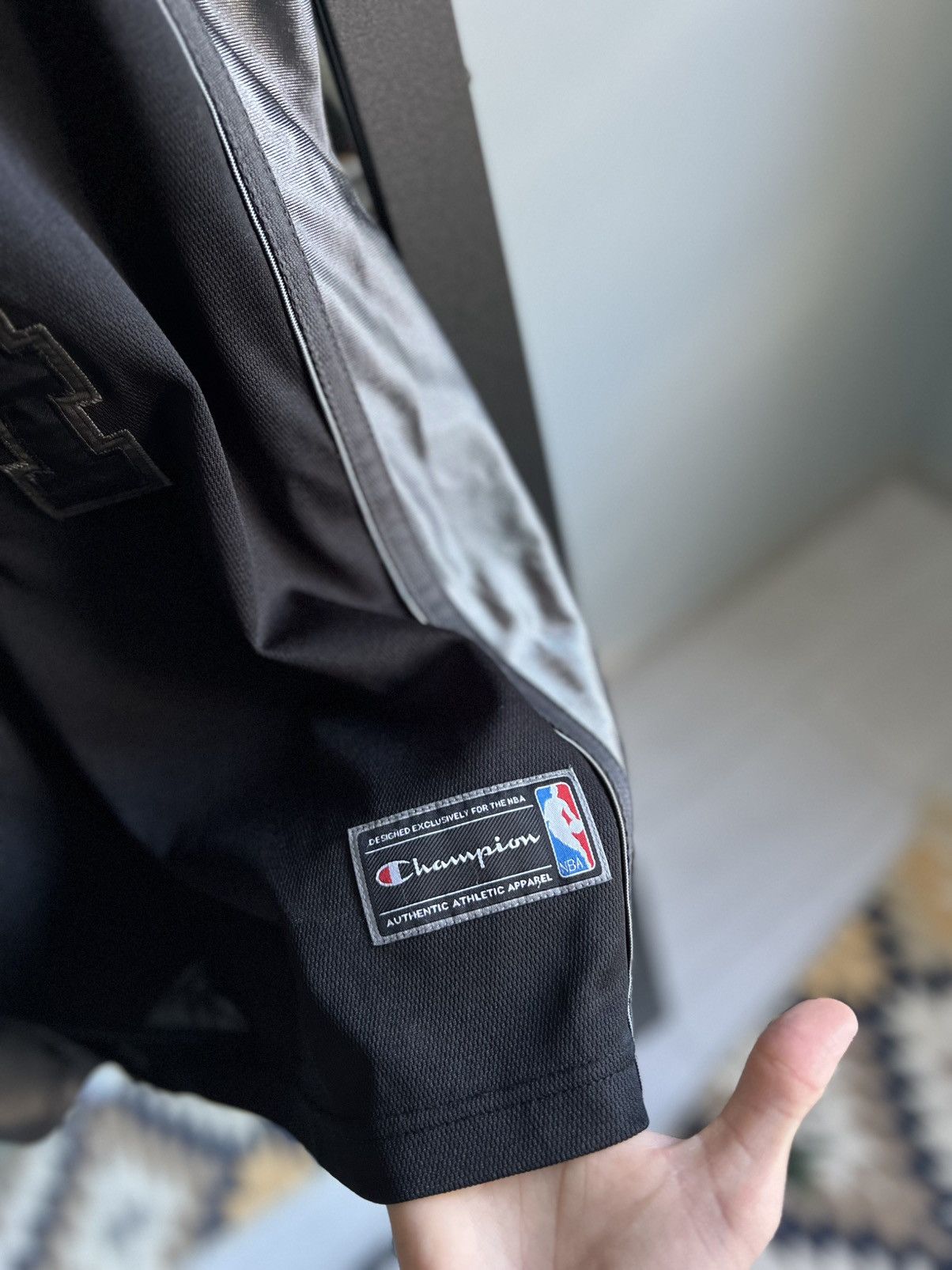 Champion RARE❗️NBA LA Lakers #24 Kobe Bryant All Black Jersey Size US S / EU 44-46 / 1 - 8 Thumbnail