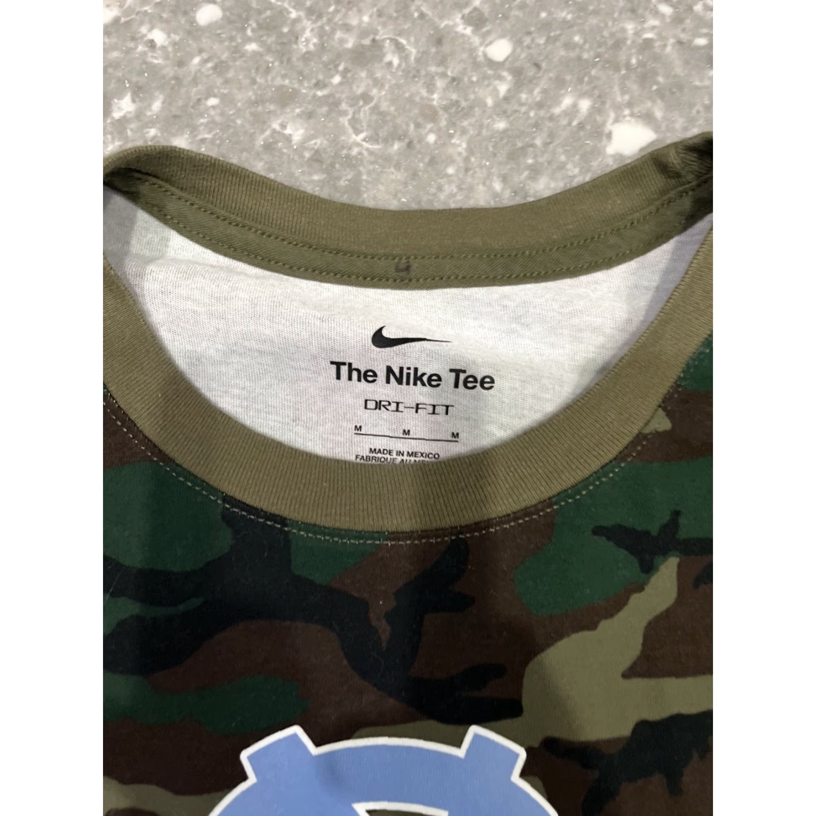 Jordan Brand Jordan Shirt Mens M Green Camo Long Sleeve Crew Neck Tee UNC Tar Heels USA Flag Nike The Nike Tee Size US M / EU 48-50 / 2 - 4 Thumbnail