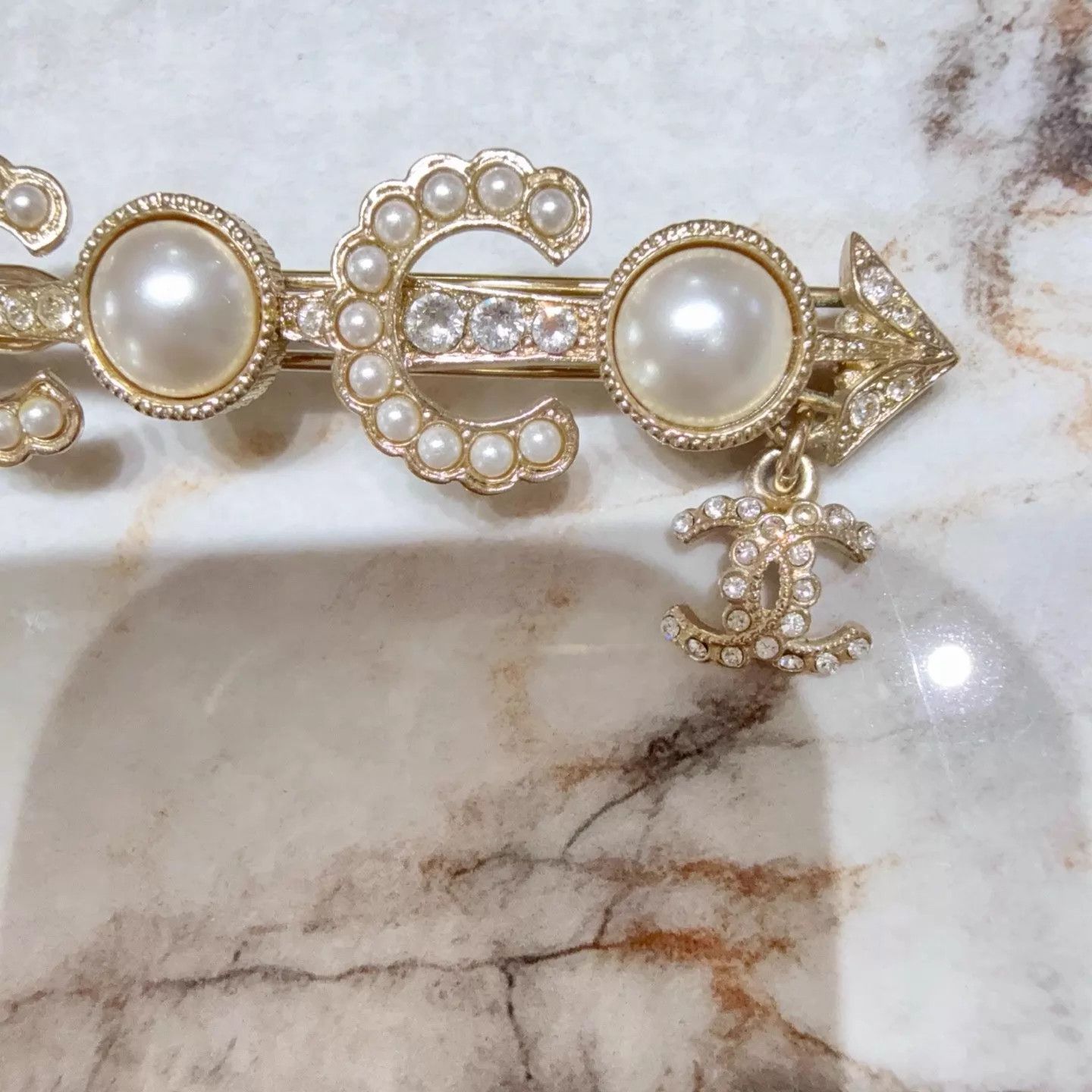 Chanel Chanel Pearl Hairclip Cupid's Arrow Brand New Size ONE SIZE - 4 Thumbnail