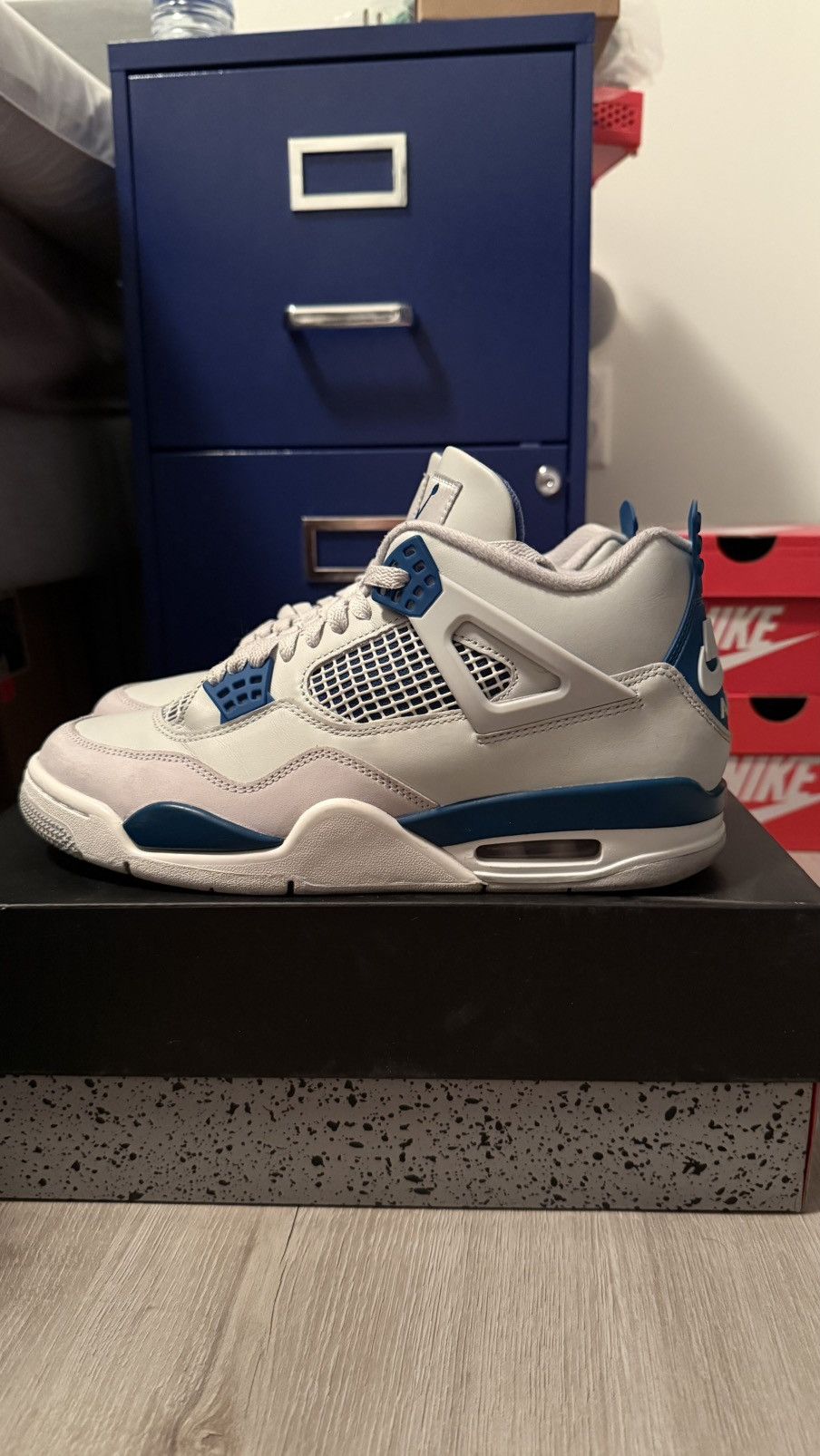 Jordan Brand NIKE AIR JORDAN 4 MILITARY BLUE (2024) Size US 8.5 / EU 41-42 - 2 Thumbnail