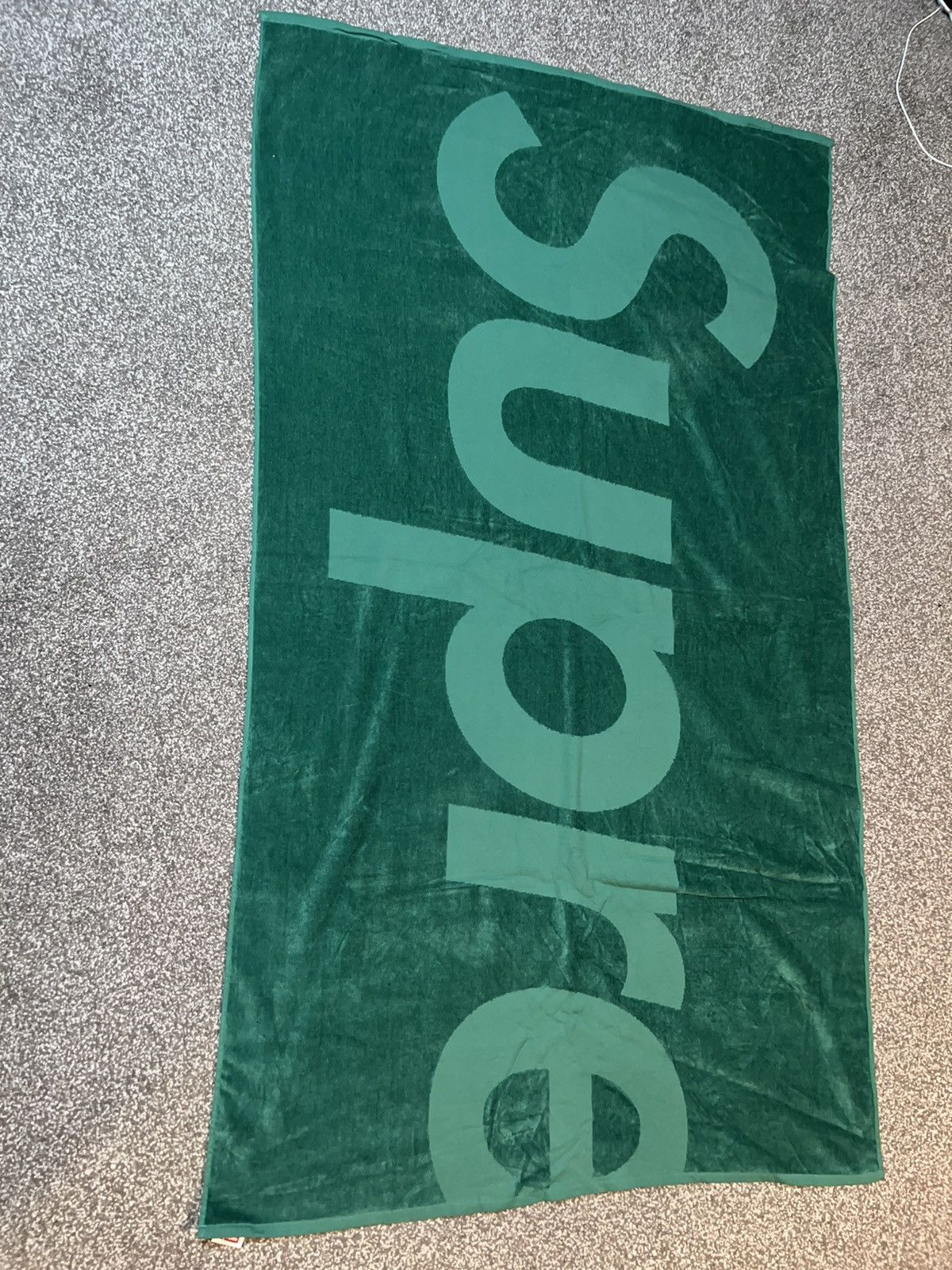 Supreme Supreme tonal logo towel | Grailed