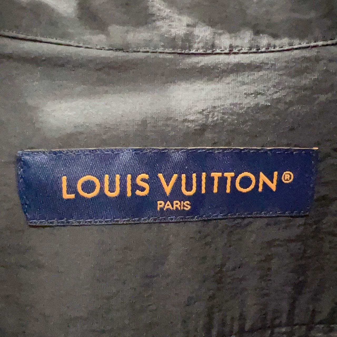 Louis Vuitton louis vuitton black pullover with balloon design Size US S / EU 44-46 / 1 - 3 Thumbnail