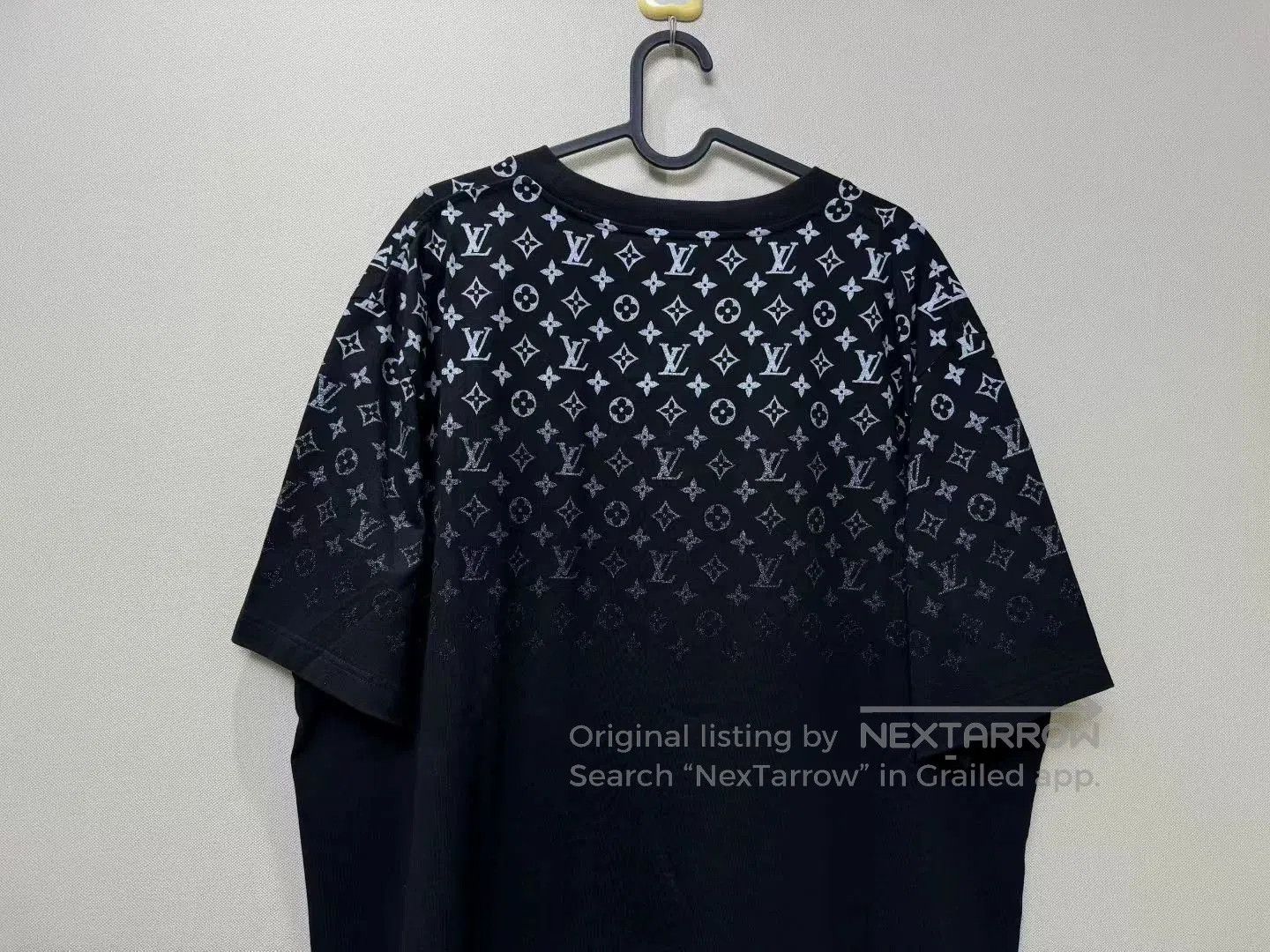 Louis Vuitton louis vuitton black logo gradient short sleeve. Size US L / EU 52-54 / 3 - 5 Thumbnail
