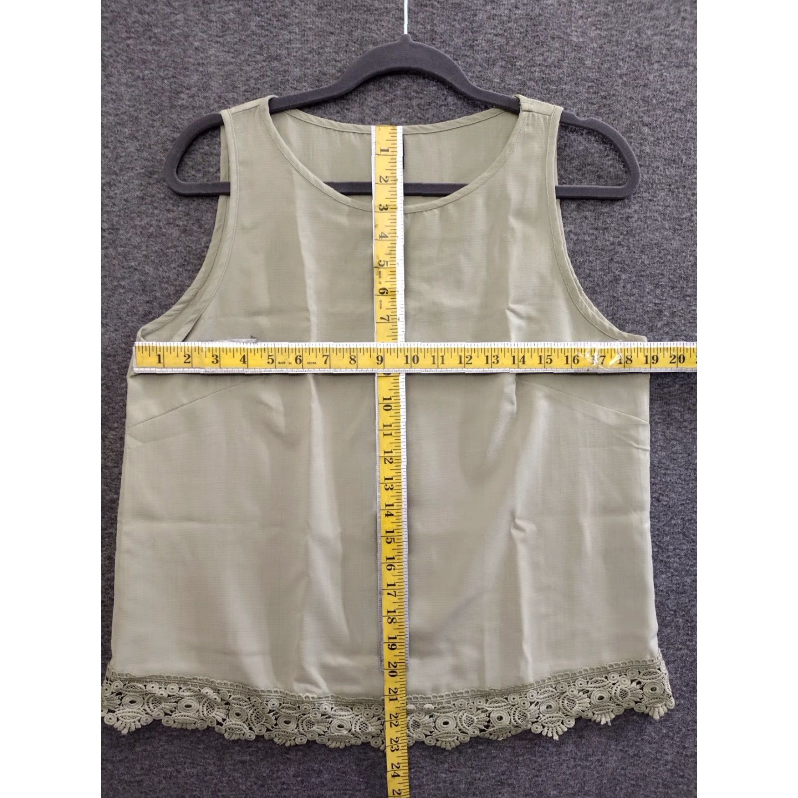 Vintage Emily Rose M Sleeveless Italian Style Crochet Lace Hem Tank Top Light Olive Tank Womens M Light Olive Cropped Crochet Streetwear 2010s Italy style Size M / US 6-8 / IT 42-44 - 5 Thumbnail