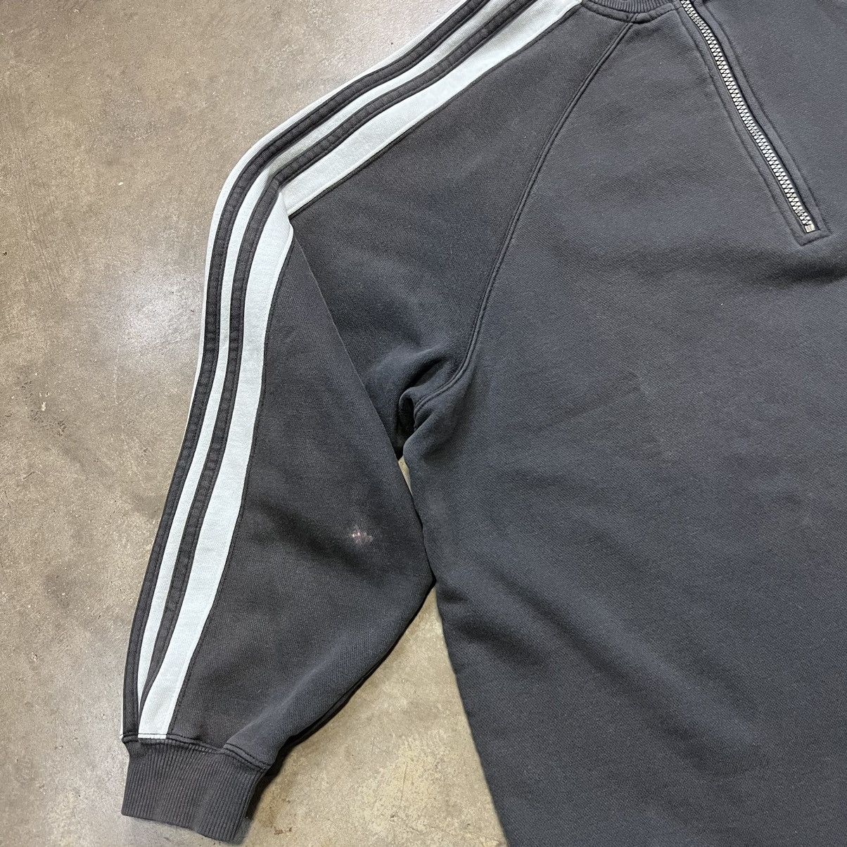 Adidas × Vintage Vintage 90s Adidas Sweatshirt Faded Black Oversized Boxy 1/4 Size US M / EU 48-50 / 2 - 4 Thumbnail