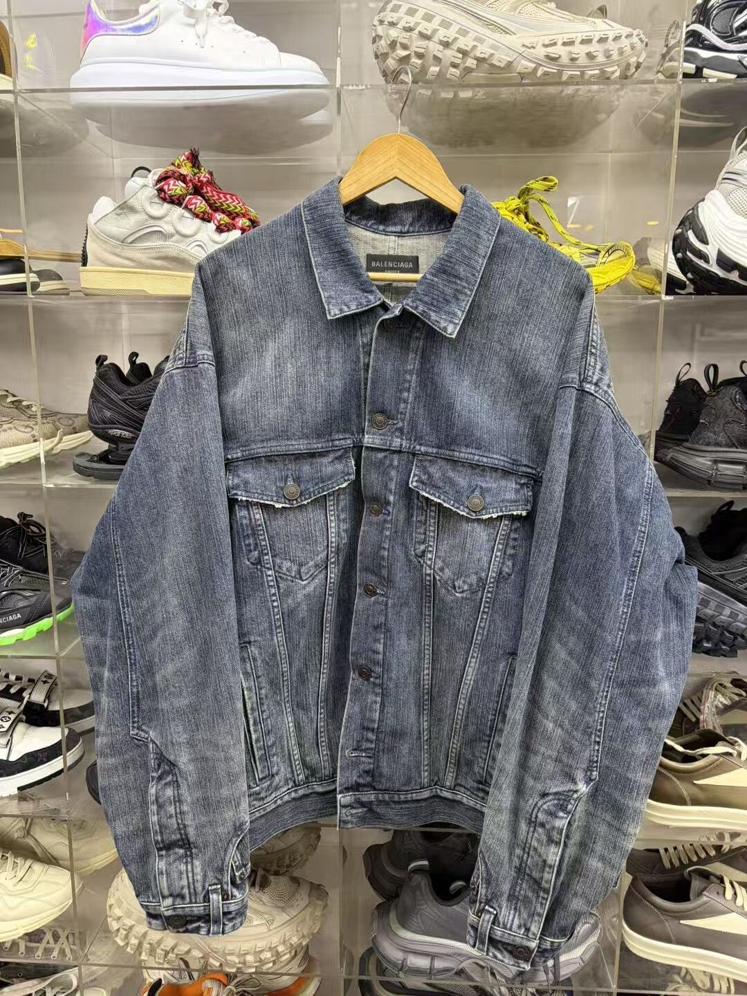 Balenciaga balenciaga oversized denim jacket uni Size US XS / EU 42 / 0 - 1 Thumbnail