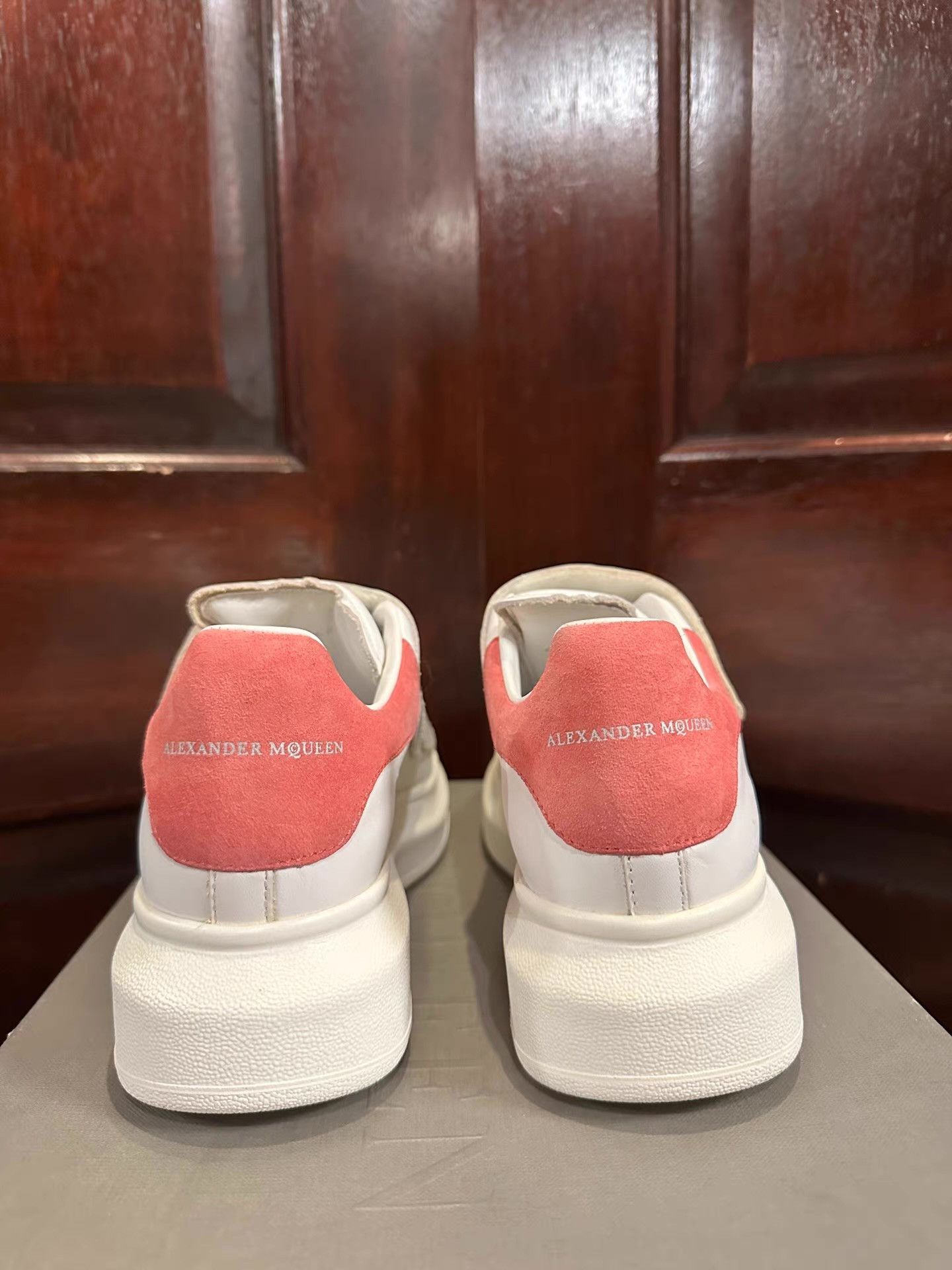 Alexander McQueen Alexander McQueen white sneakers with pink Ｑ25 Size US 6.5 / IT 36.5 - 7 Thumbnail