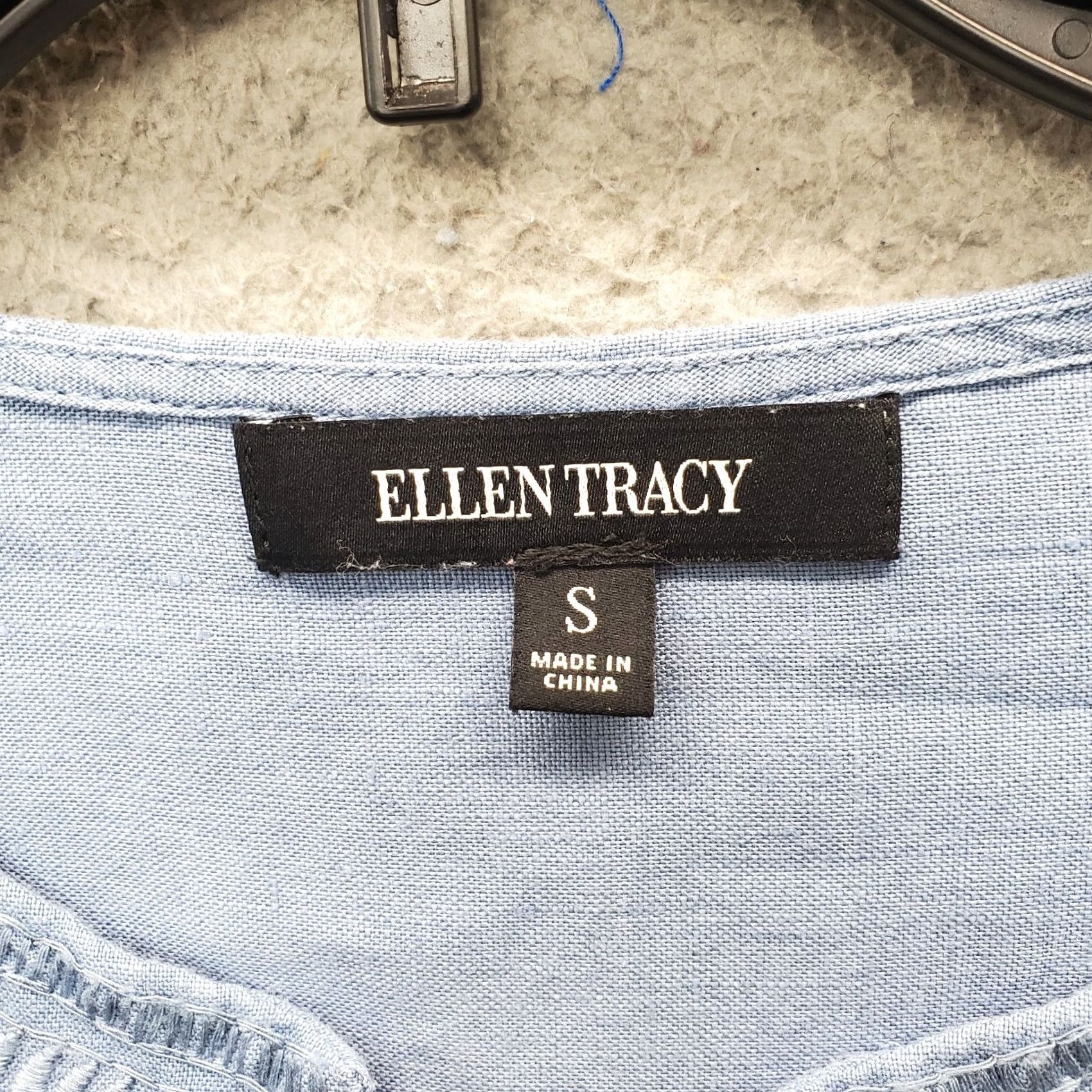 Ellen Tracy Ellen Tracy Tunic Top Women's S Blue Embroidered Floral V-Neck Slit Sleeve Size S / US 4 / IT 40 - 6 Thumbnail