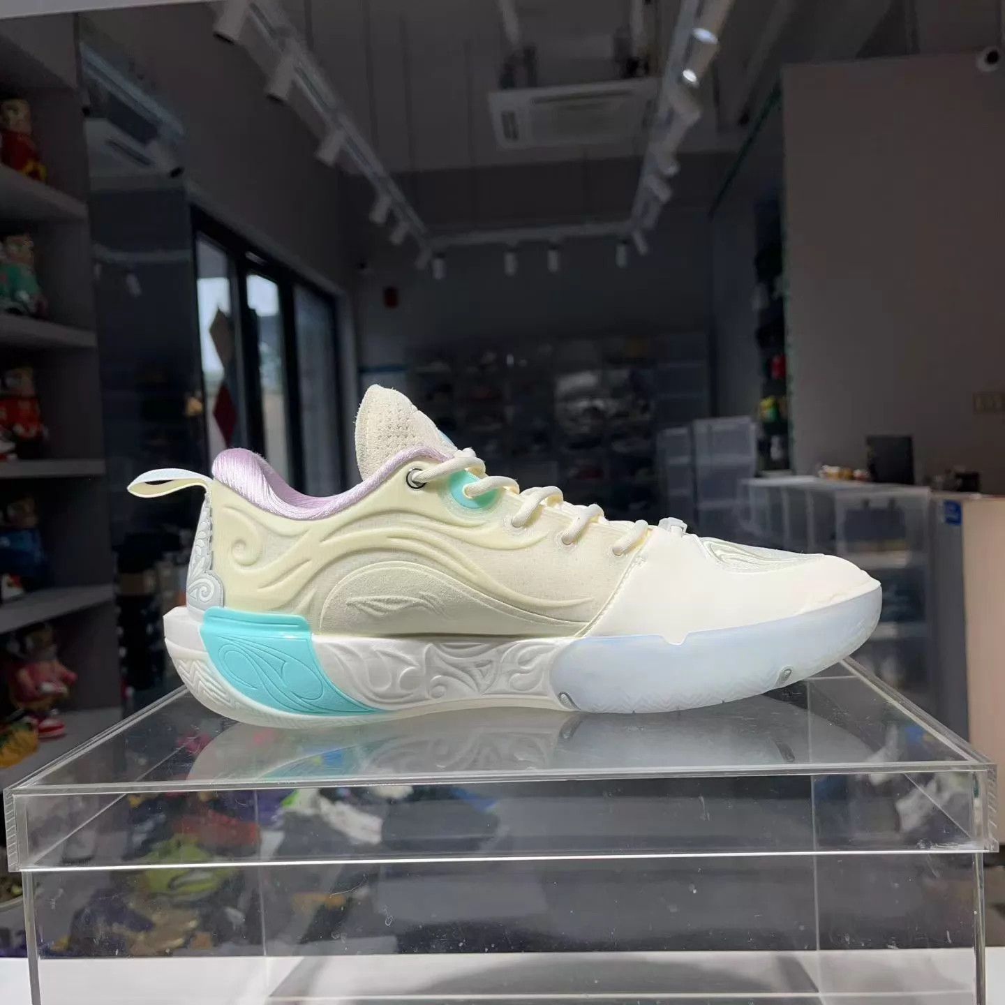 Adidas Adidas Wade 12 Marshmallow 10.5US Worn 30Mins ABAV085-3 Size US 10.5 / EU 43-44 - 3 Thumbnail