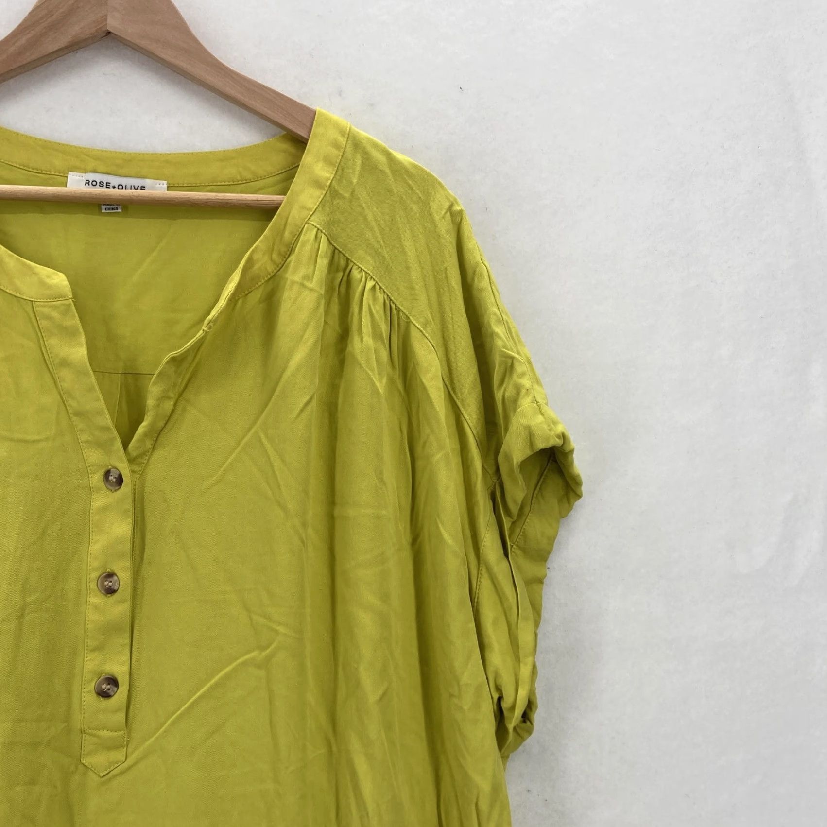 Vintage ROSE + OLIVE Shirt Womens 3X Green Henley Short Sleeve Tunic Rayon Plus Flowy Size XXL / US 16-18 / IT 52-54 - 2 Thumbnail