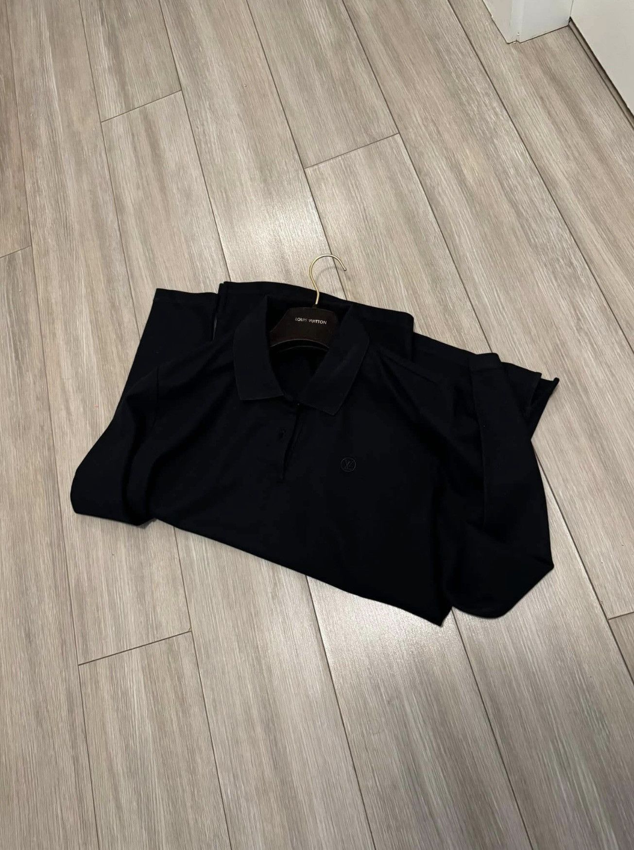 Louis Vuitton Louis Vuitton Employee Uniform Polo Longsleeve Black Logo Size US XL / EU 56 / 4 - 1 Thumbnail