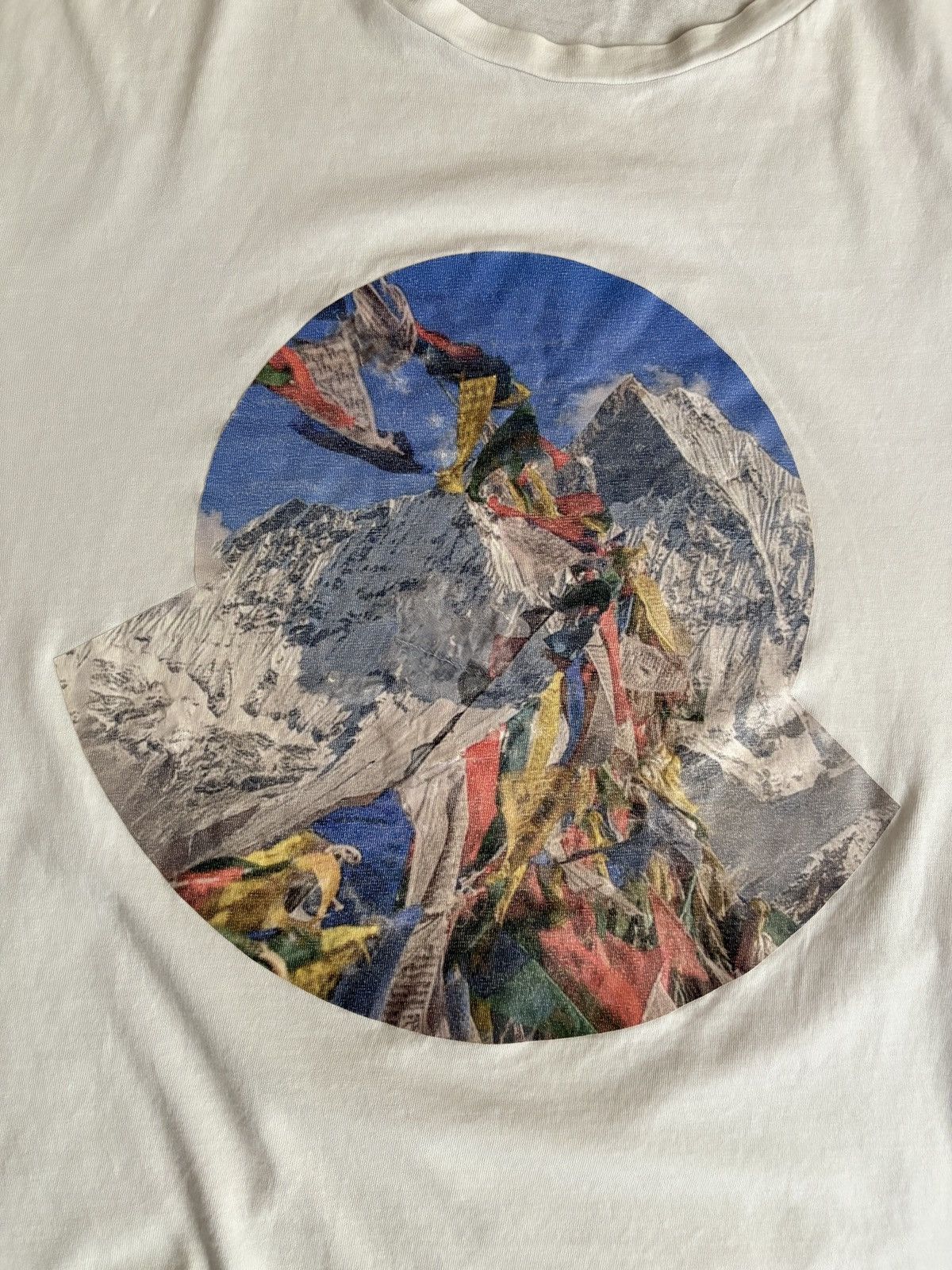 Moncler Moncler Tibetan Flags Graphic T-Shirt Size US XL / EU 56 / 4 - 2 Thumbnail