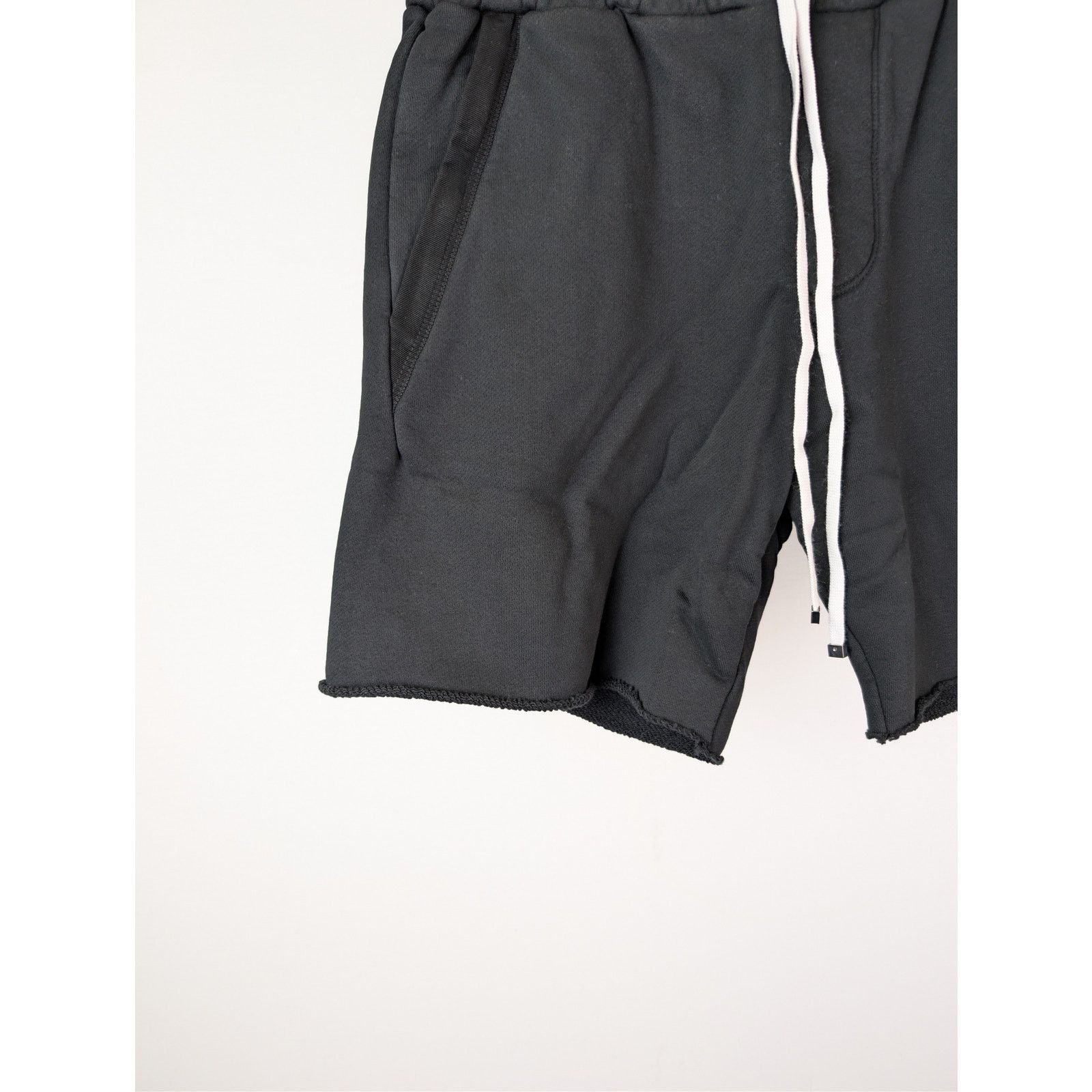 Amiri o1rshd1 Dubai Exclusive Sweatshort in Black Size US 30 / EU 46 - 9 Thumbnail
