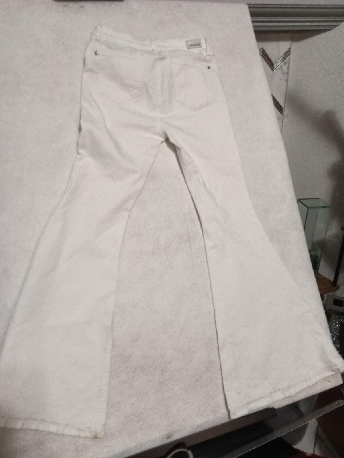 Other Judy Blue White Super Flare Fit Jeans Size 9/29 Size 29" - 3 Thumbnail