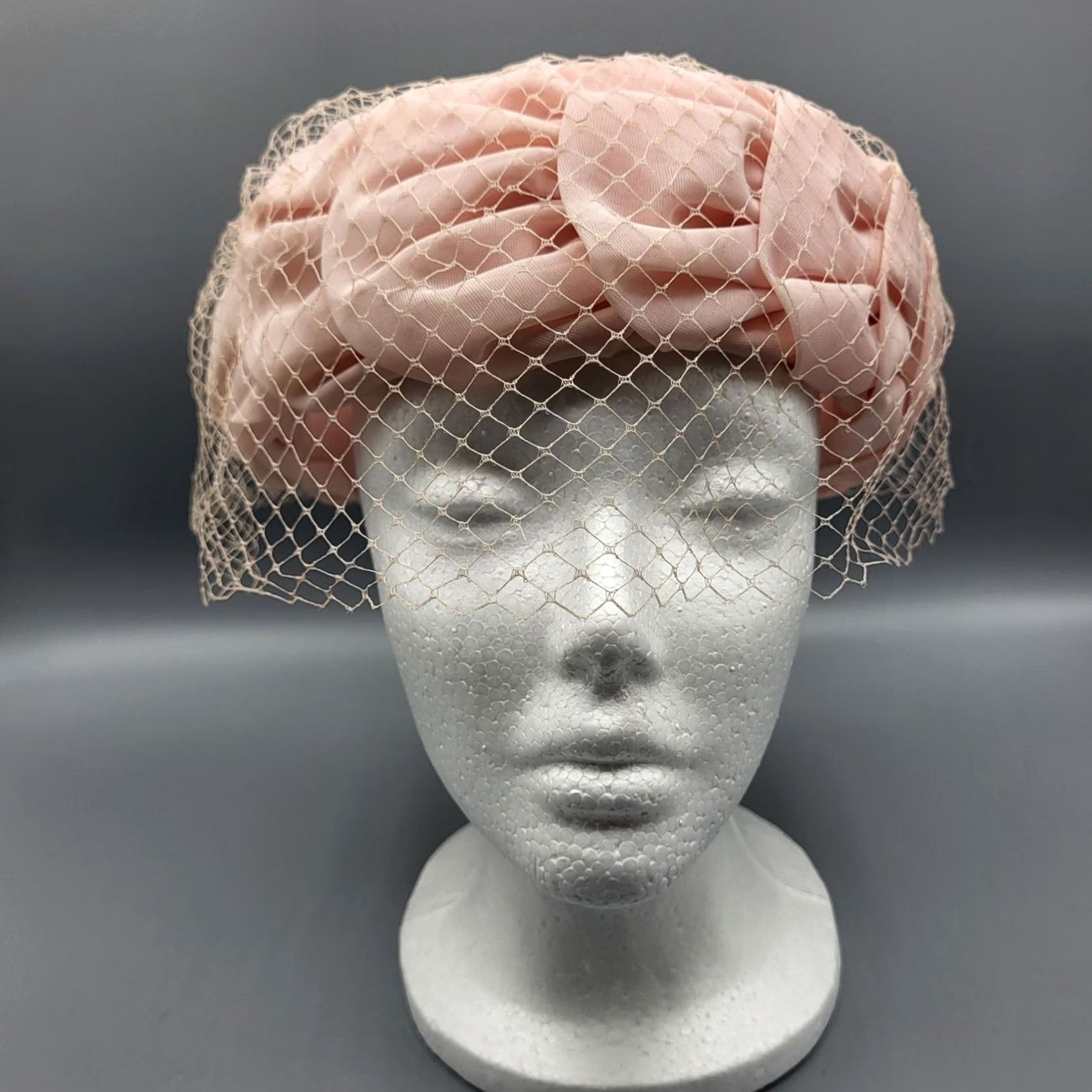 Vintage VINTAGE 1950s Pink Feathered Hat Netting Bow Union Made USA Size ONE SIZE - 2 Thumbnail