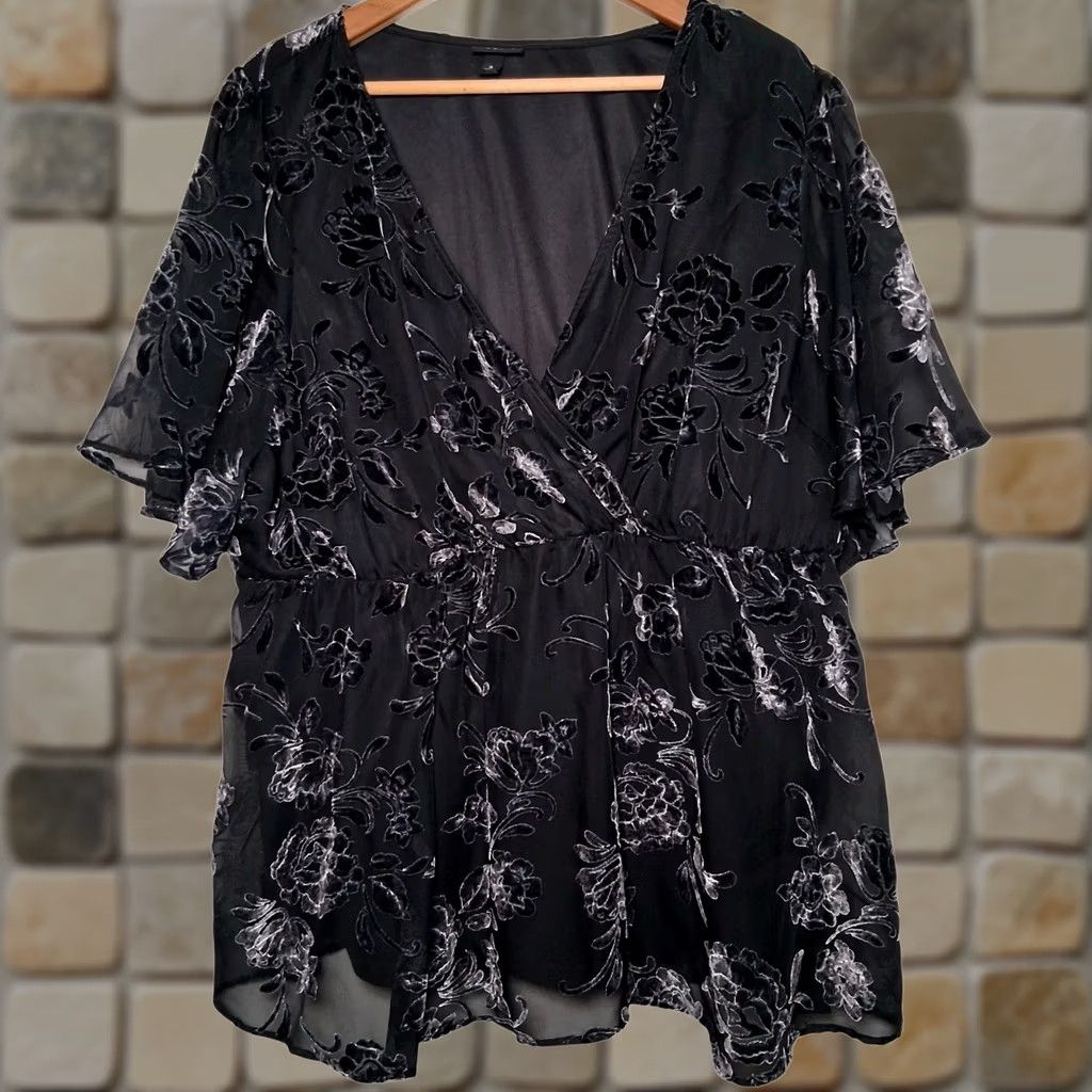 Torrid Torrid Blouse Shirt Plus Size 3 Black Floral Short Sleeve V-Neck Flutter Sheer Burnout Velvet Bohemian Goth Whimsigoth Party Wedding Womens Size XS / US 0-2 / IT 36-38 - 1 Thumbnail
