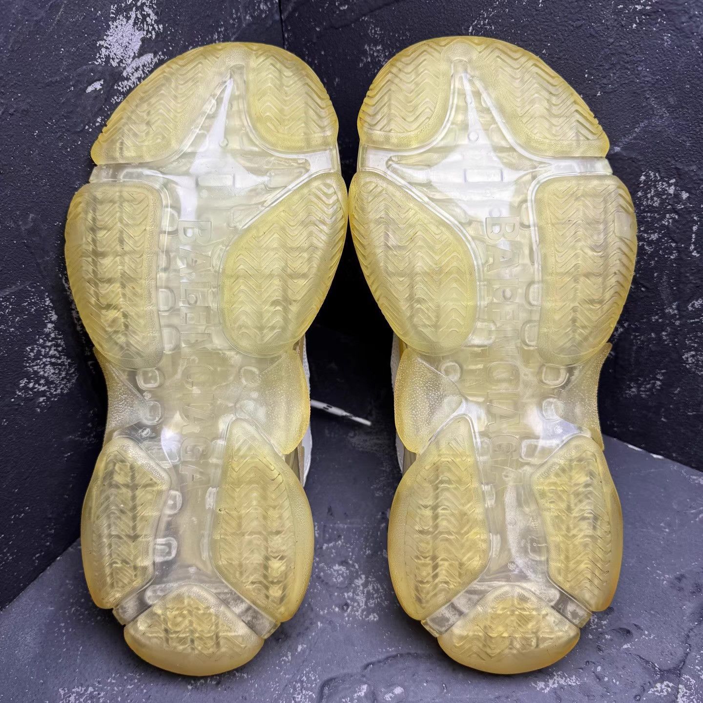 Balenciaga Balenciaga Triple S Beige White Bubble Sole Sneakers Q10 Size US 7 / EU 40 - 3 Thumbnail