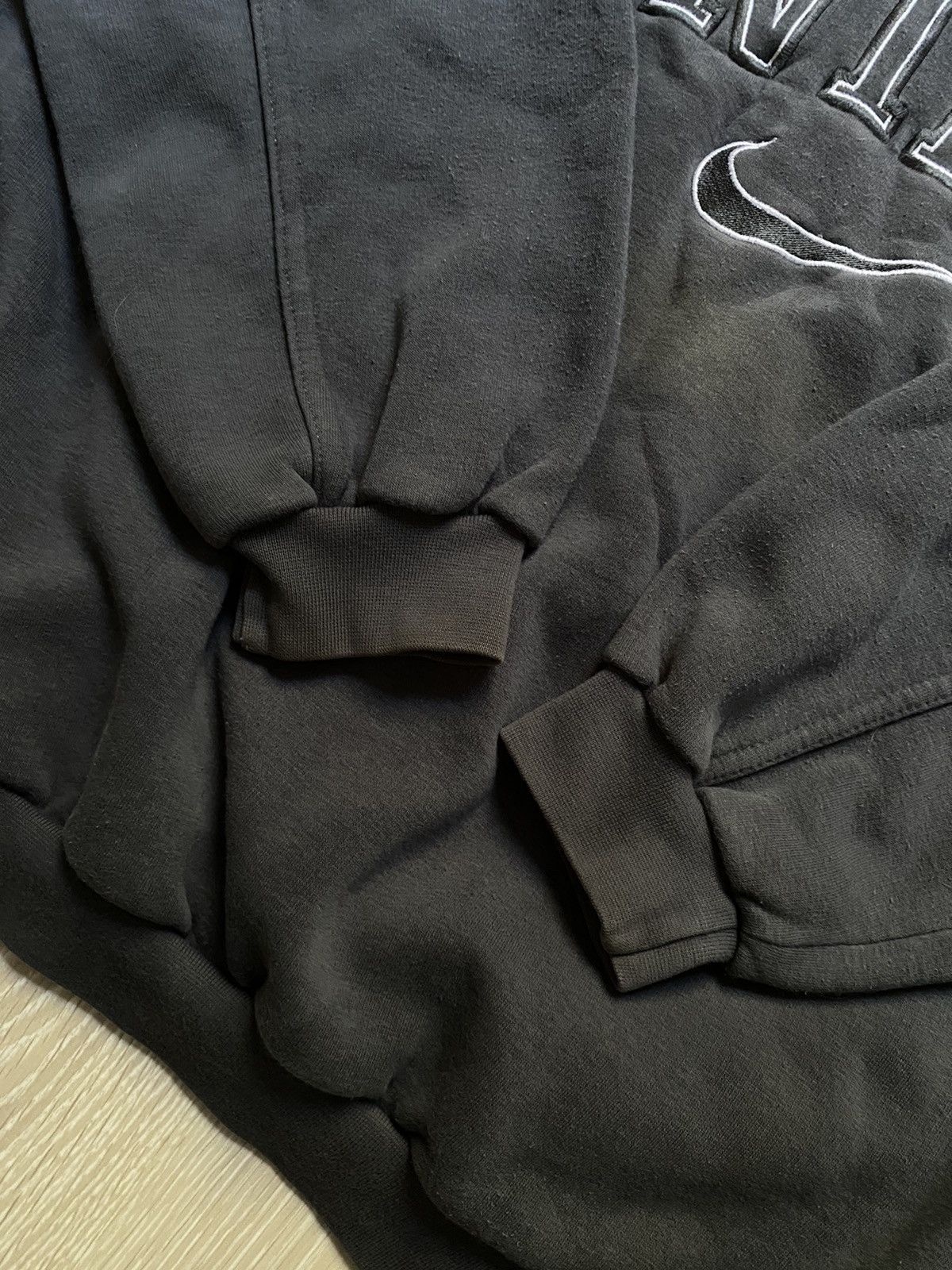 Nike × Vintage Vintage Nike Big Logo Sweatshirt Y2K Style Faded Size M Size US M / EU 48-50 / 2 - 5 Thumbnail
