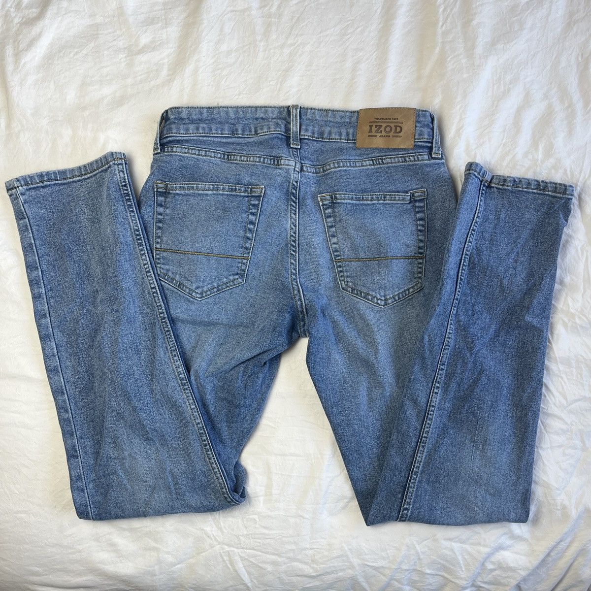 Izod Izod medium wash straight leg jeans Size 30" / US 8 / IT 44 - 2 Thumbnail