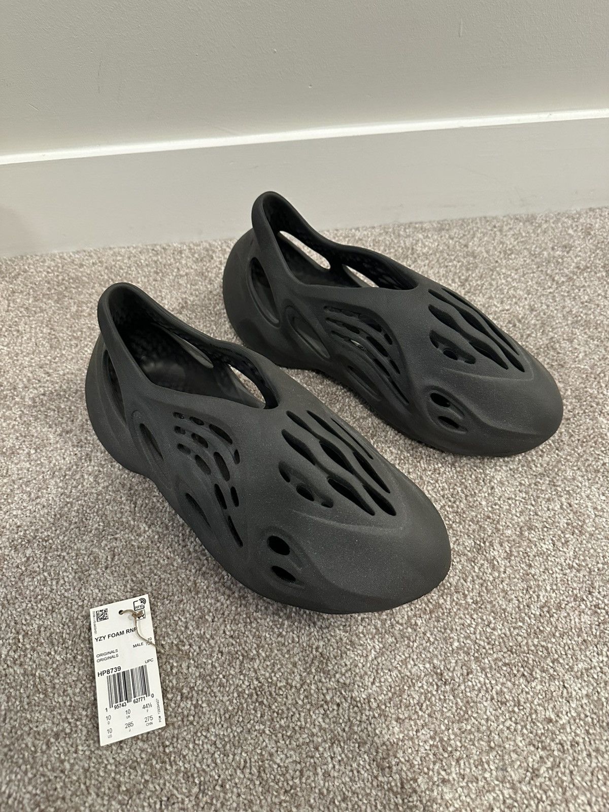 Yeezy adidas Yeezy Foam RNR Onyx Size US 10 / EU 43 - 1 Thumbnail
