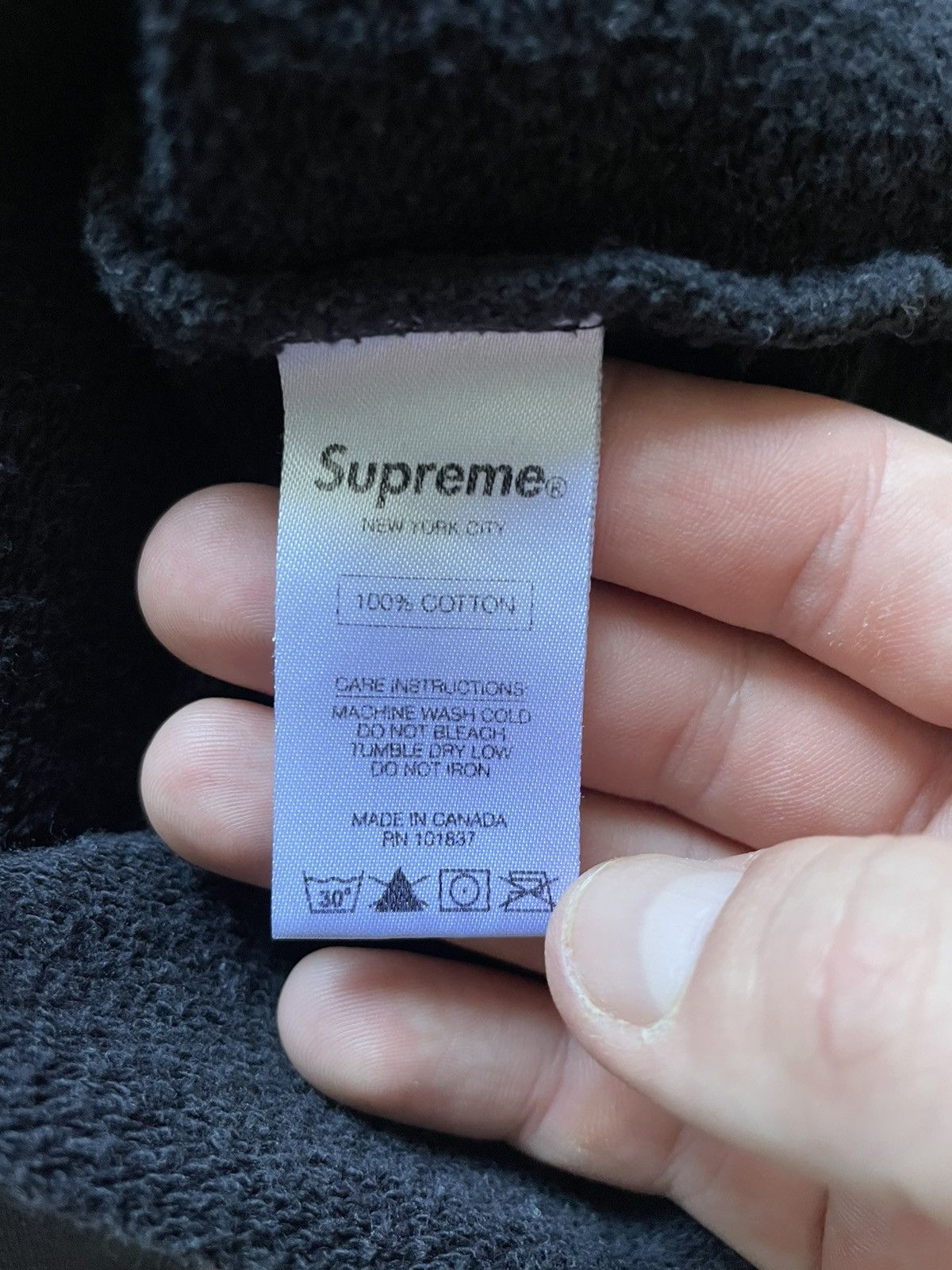 Supreme Supreme Big Gold Logo World Famous Hoodie Black Made Canada Size US L / EU 52-54 / 3 - 13 Thumbnail