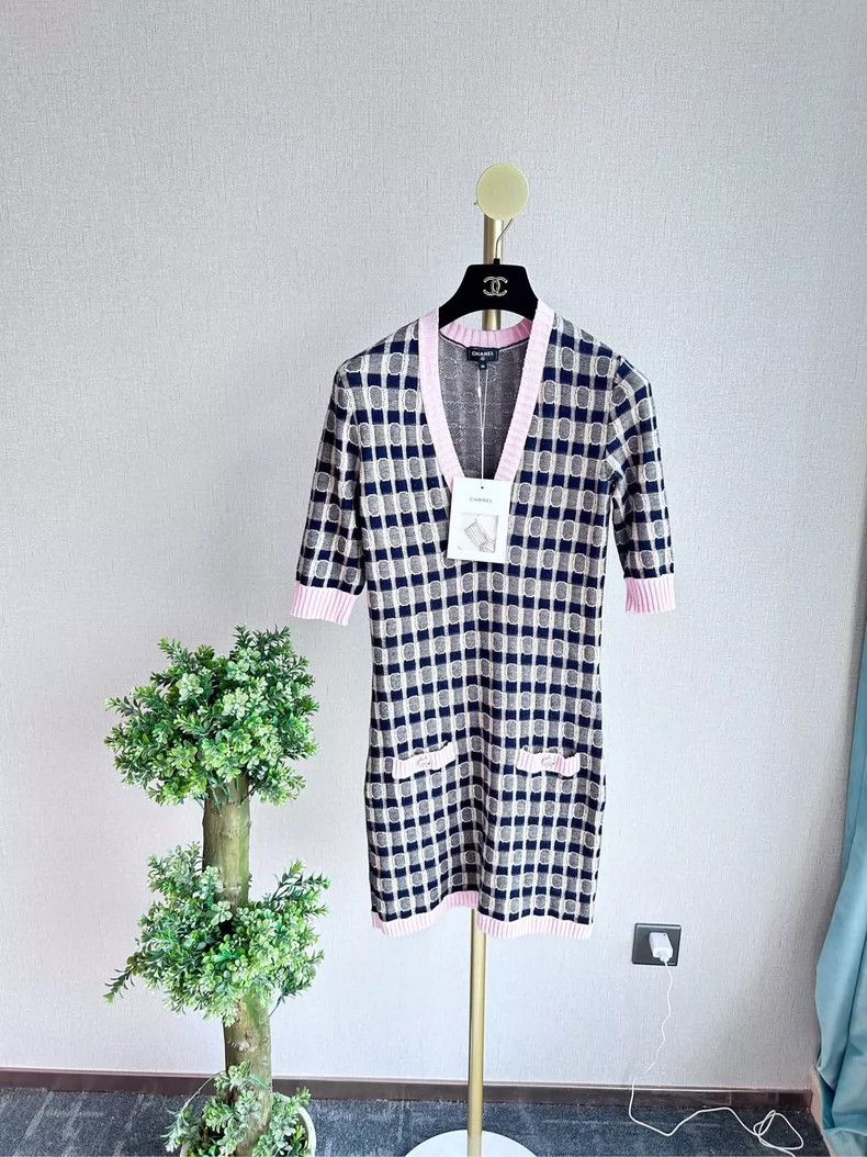 Chanel Chanel 21b knitted v-neck dress Size XS / US 0-2 / IT 36-38 - 2 Thumbnail