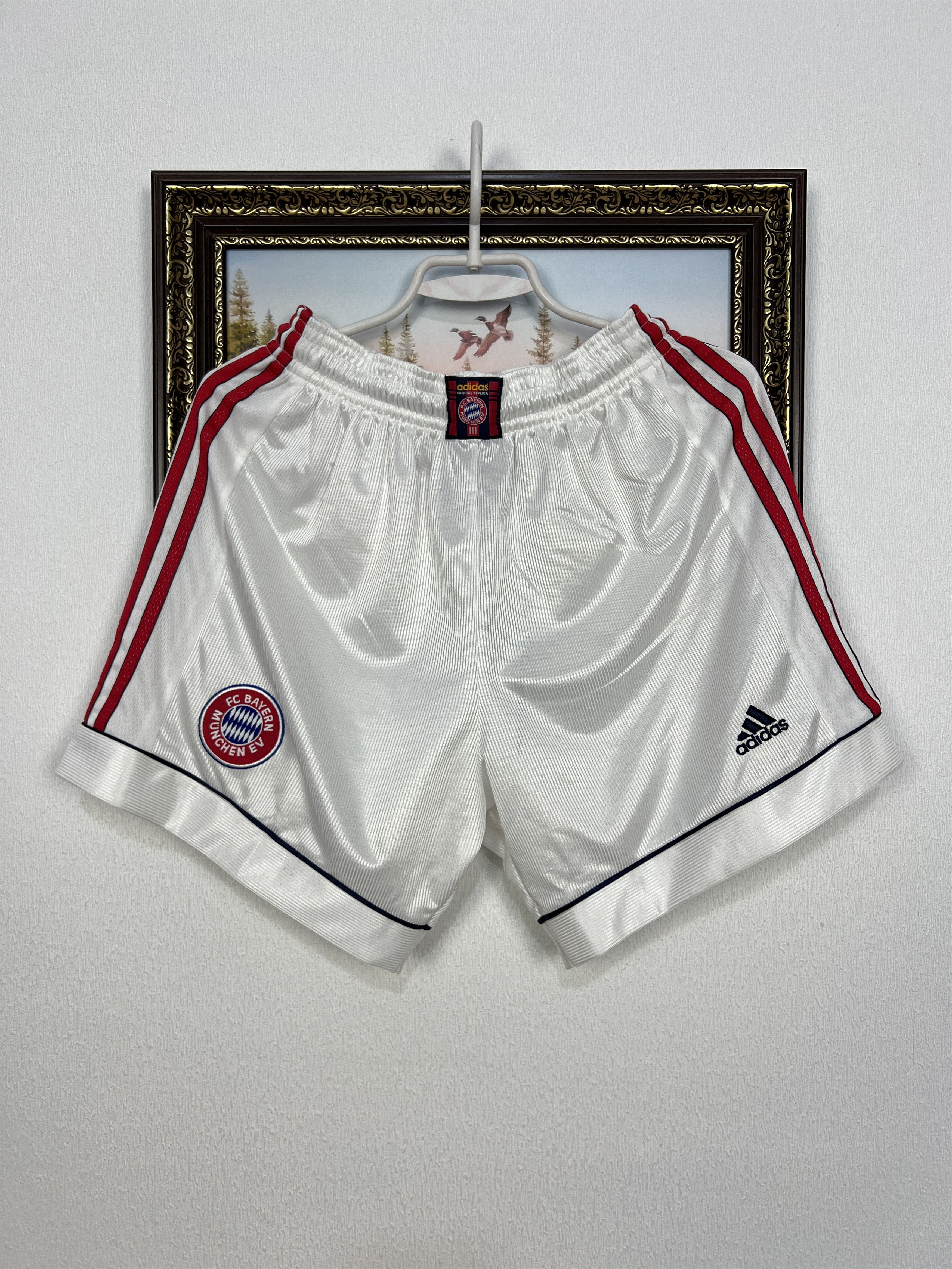 Adidas Vintage Adidas Bayern Munich Football White Shorts Soccer M Size US 32 / EU 48 - 1 Thumbnail