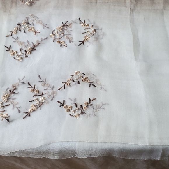 Designer 50% Silk 50% Wool Ivory Embroidered Long Scarve Wrap Size ONE SIZE - 5 Thumbnail