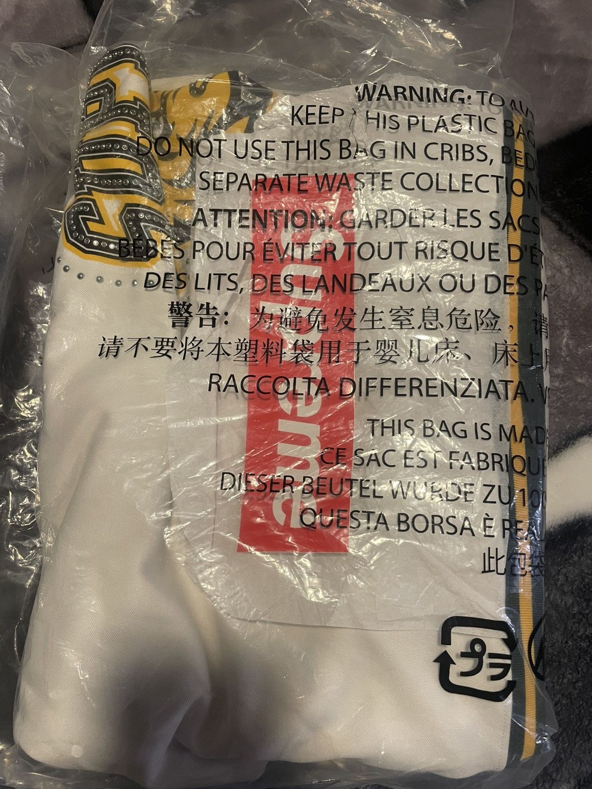 Supreme Supreme Size US 42 / EU 58 - 3 Thumbnail