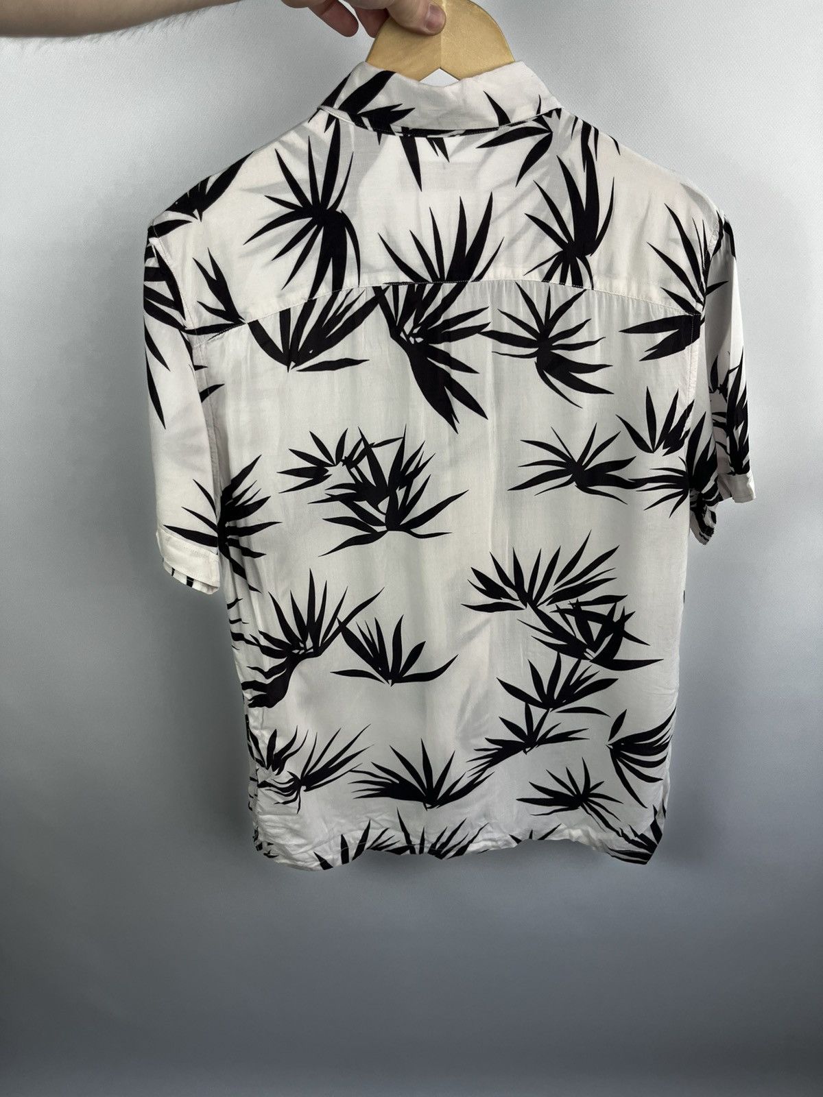 Allsaints All Saints Bhutan Shirt Men’s Medium White Floral Size US M / EU 48-50 / 2 - 9 Thumbnail