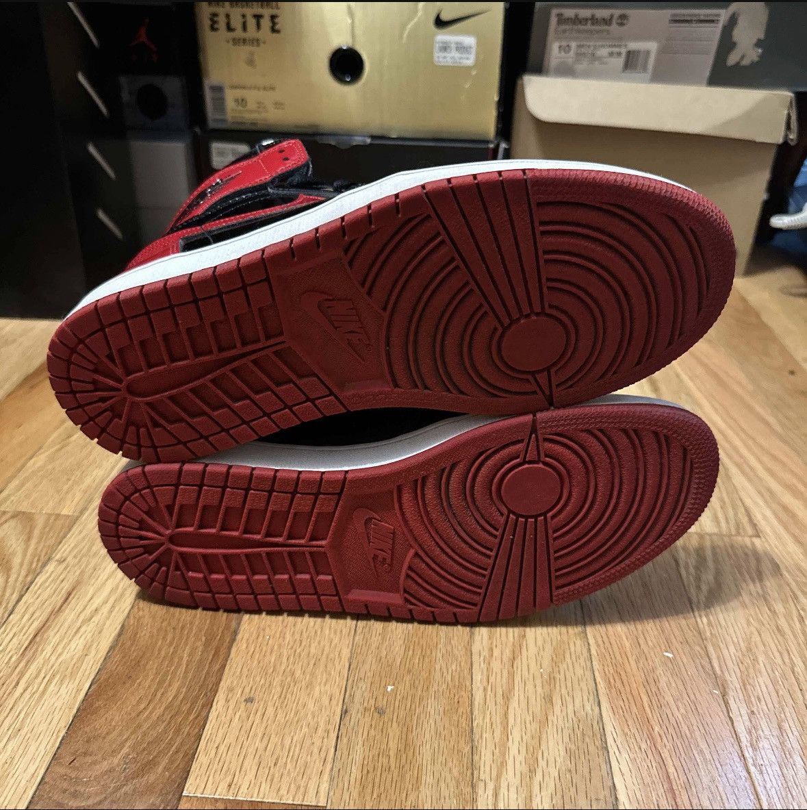 Jordan Brand × Nike Jordan 1 high og patent bred Size US 10 / EU 43 - 5 Thumbnail