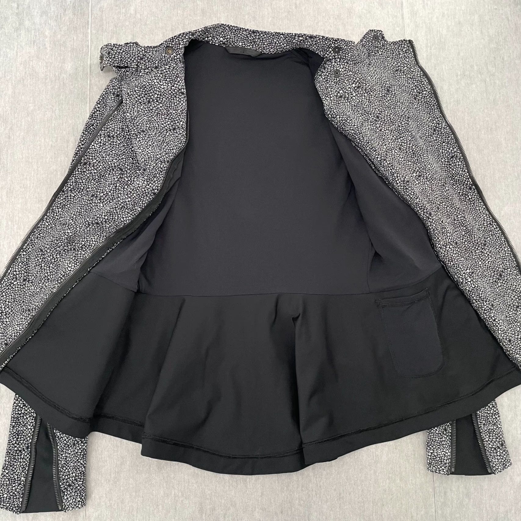 Lululemon VINTAGE Lululemon Jacket Womens Size 6 Black Floral Athleisure Full Zip Casual Ladies Size M / US 6-8 / IT 42-44 - 5 Thumbnail