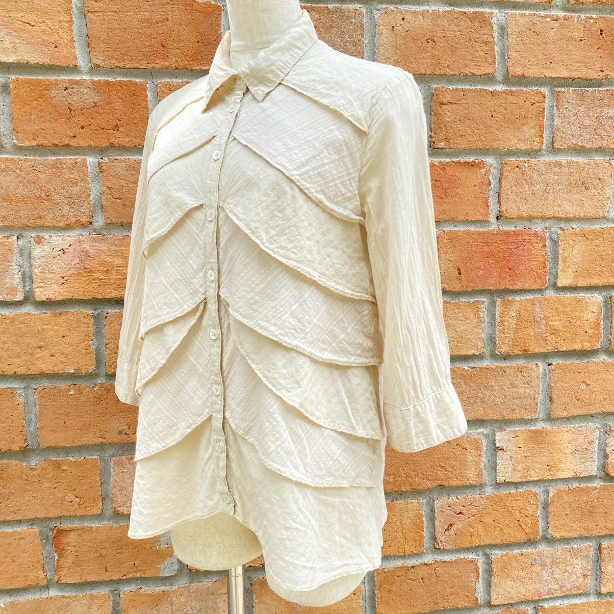Designer × Japanese Brand A.T Ivory Tiered Ruffle Blouse Size L / US 10 / IT 46 - 21 Thumbnail