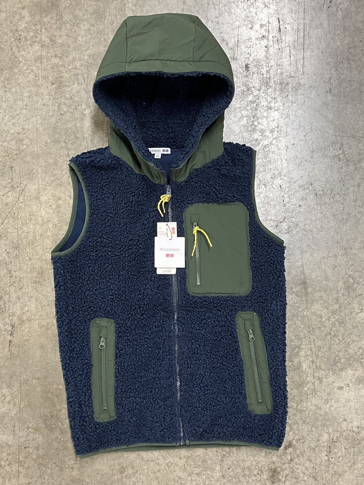 JW Anderson × Uniqlo JW Anderson Uniqlo deep pile hooded vest NWT gorpcore hype Size US XXS / EU 40 - 4 Thumbnail