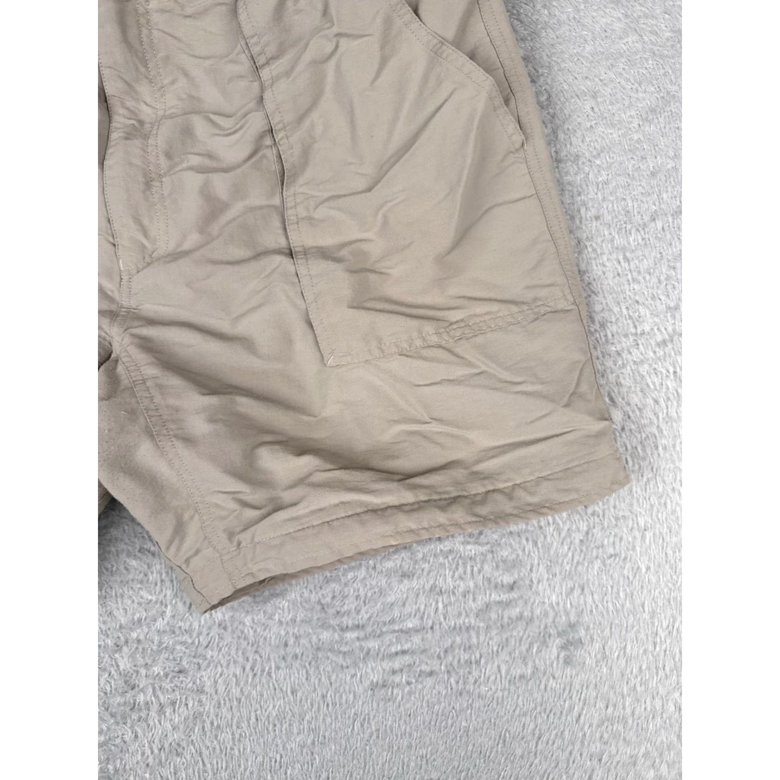 The North Face The North Face Men Shorts Regular Beige 7 in Inseam Nylon Polyester Casual Travel Cargo Pocket Zip Logo Belted Read Size US 33 - 2 Thumbnail