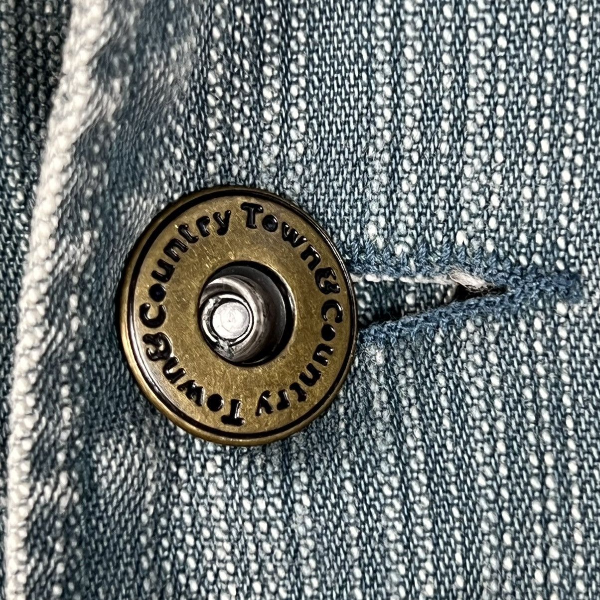 Vintage Vintage Town & Country Surfin Life Barn Denim Jacket Size US L / EU 52-54 / 3 - 8 Thumbnail