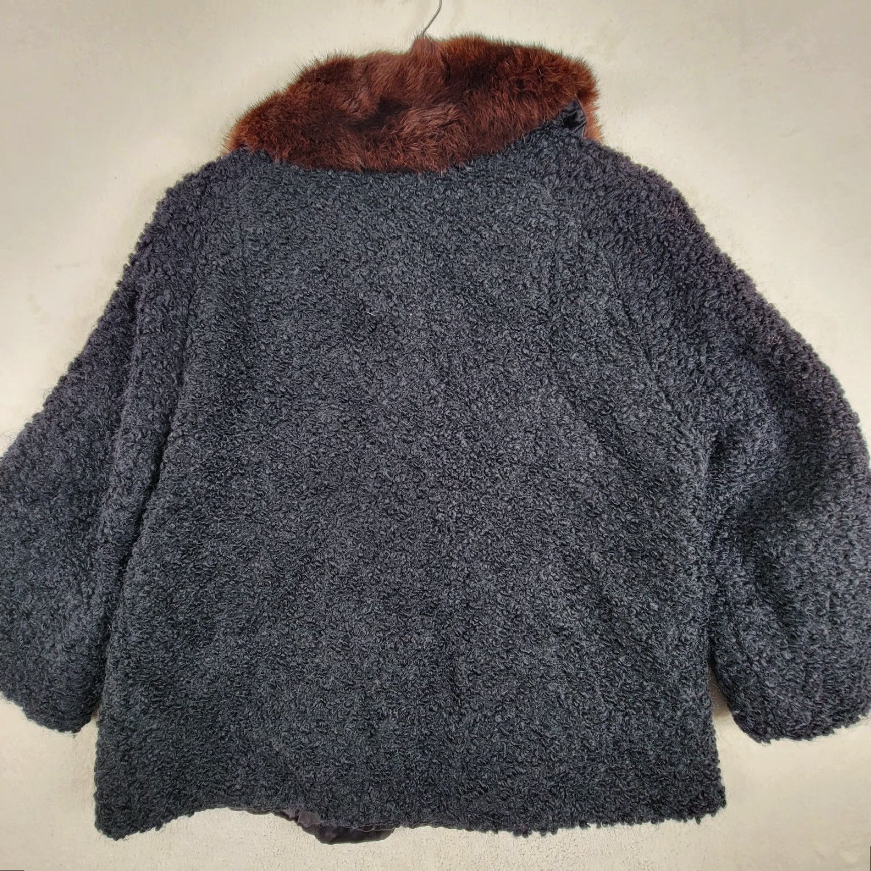 Vintage VINTAGE A Winter Product Jacket Main Selling Point: Black Lambs Wool 3 Button Fur Collar Cocktail Jacket Women M Winter Size M / US 6-8 / IT 42-44 - 3 Thumbnail